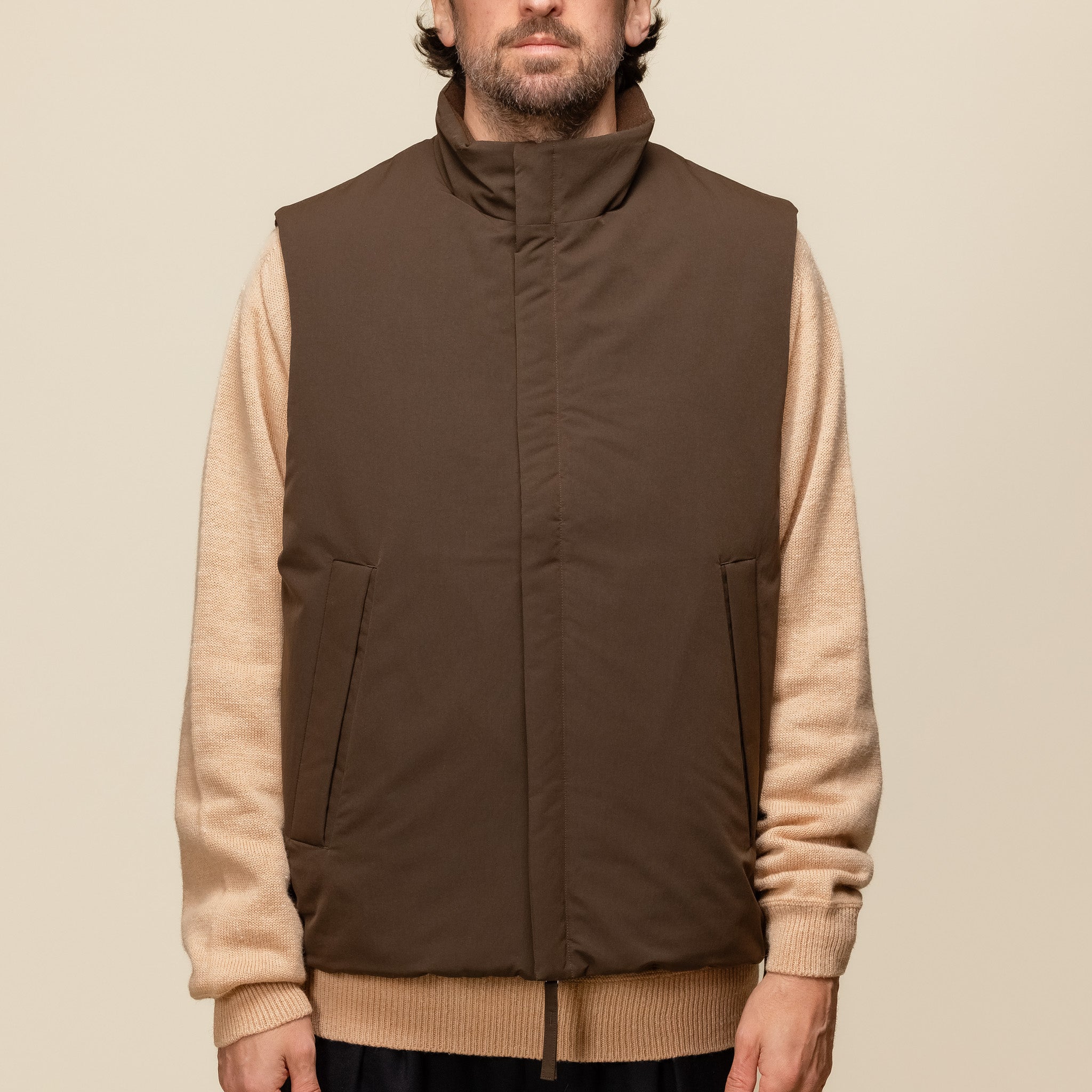 Still by Hand Stand Collar Padded Vest Jacket Brown