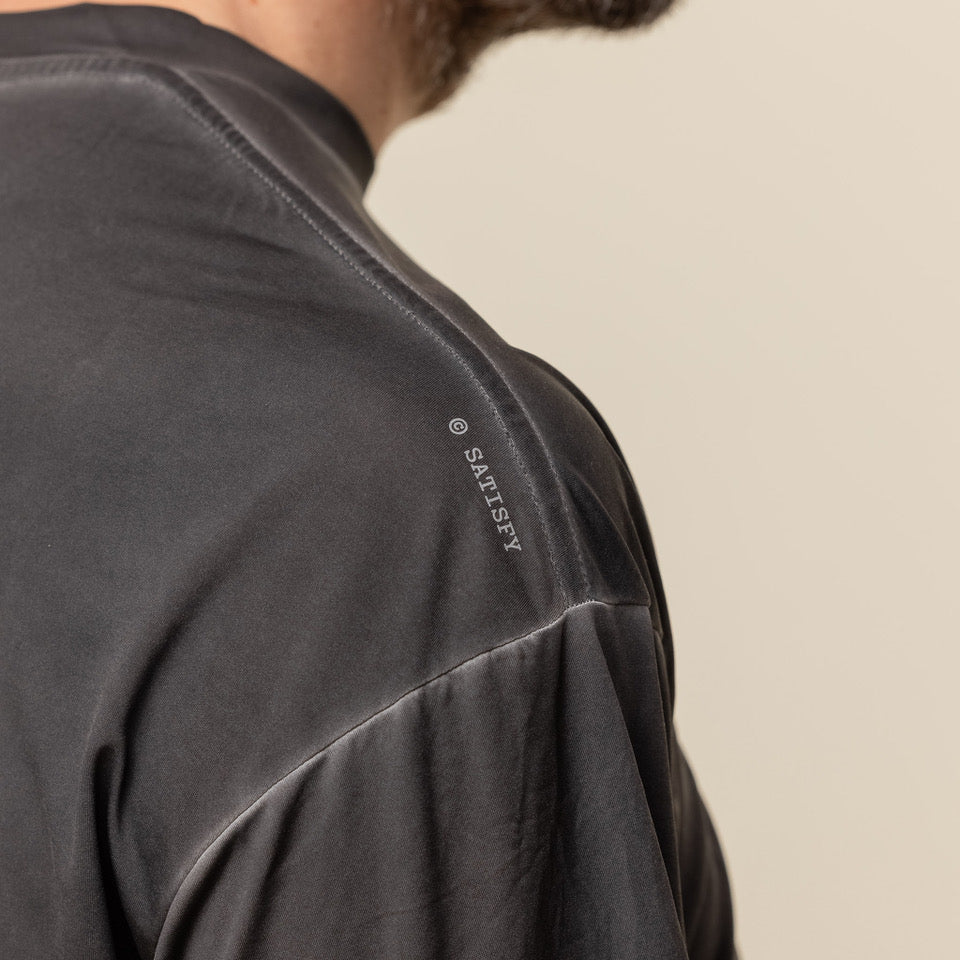Satisfy Running - AuraLite™ Long T-Shirt - Pigment Black