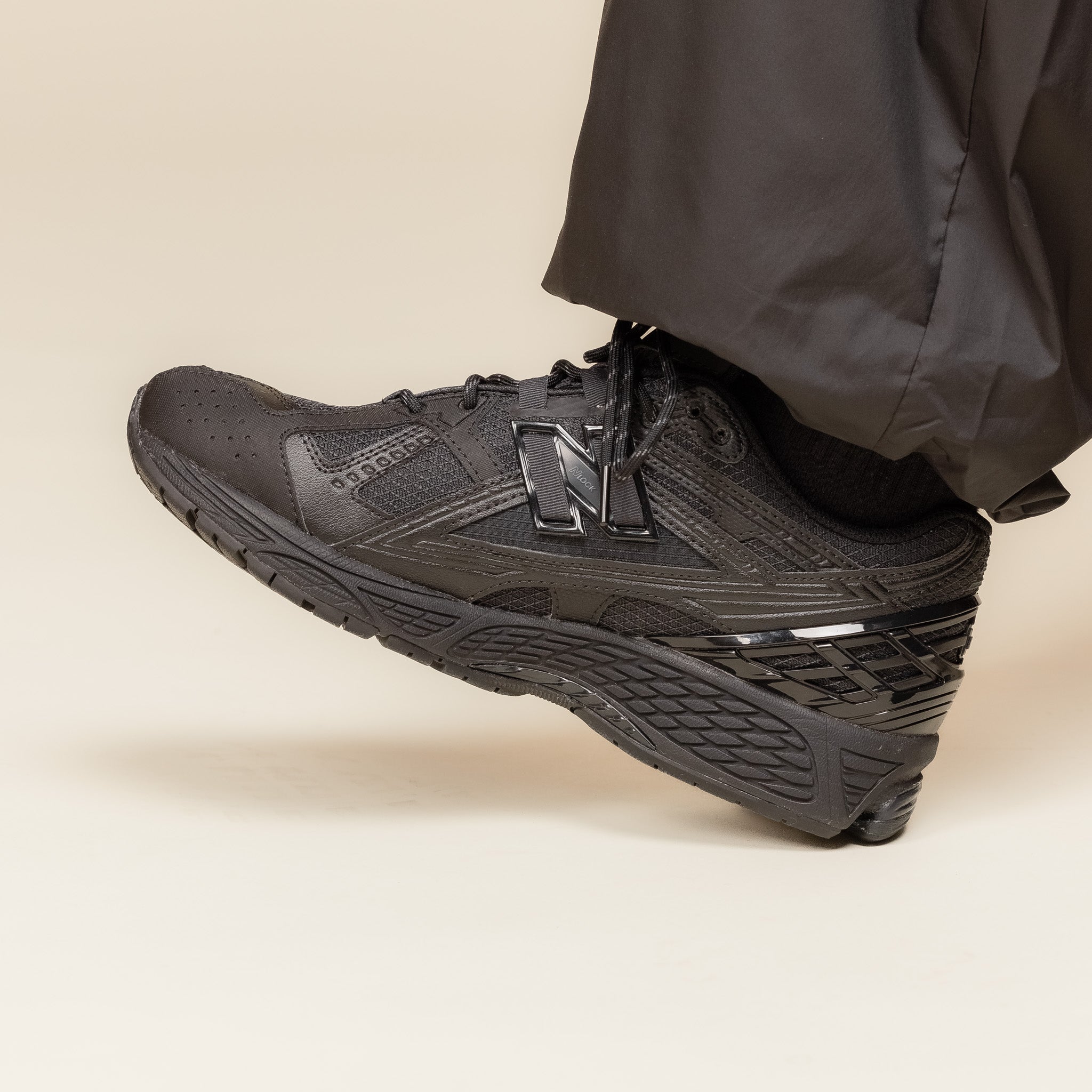 New Balance - 1906R - Triple Black M1906NJ