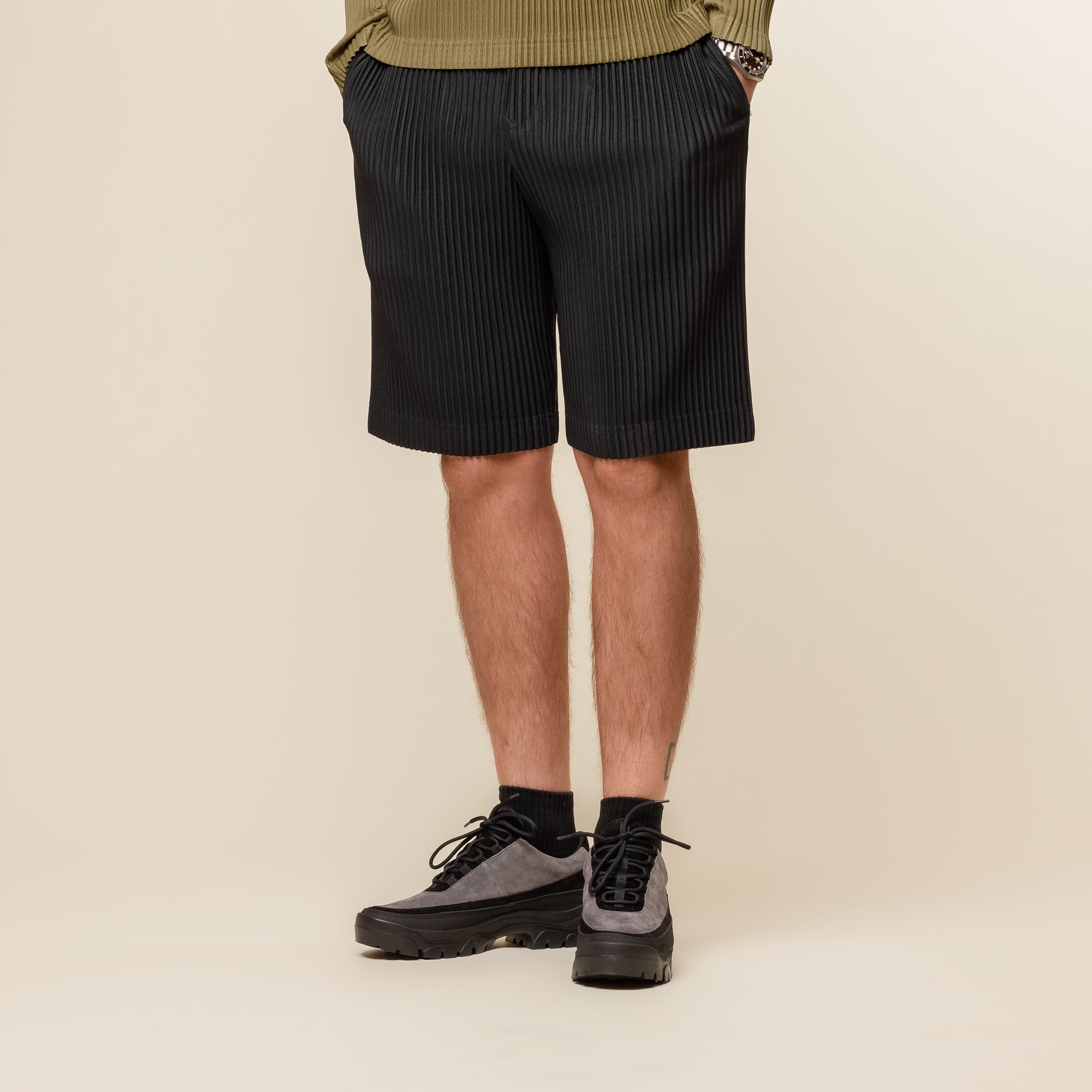 Homme Plissé Issey Miyake - Tailored Pleats Shorts - Black HP56JF159_15