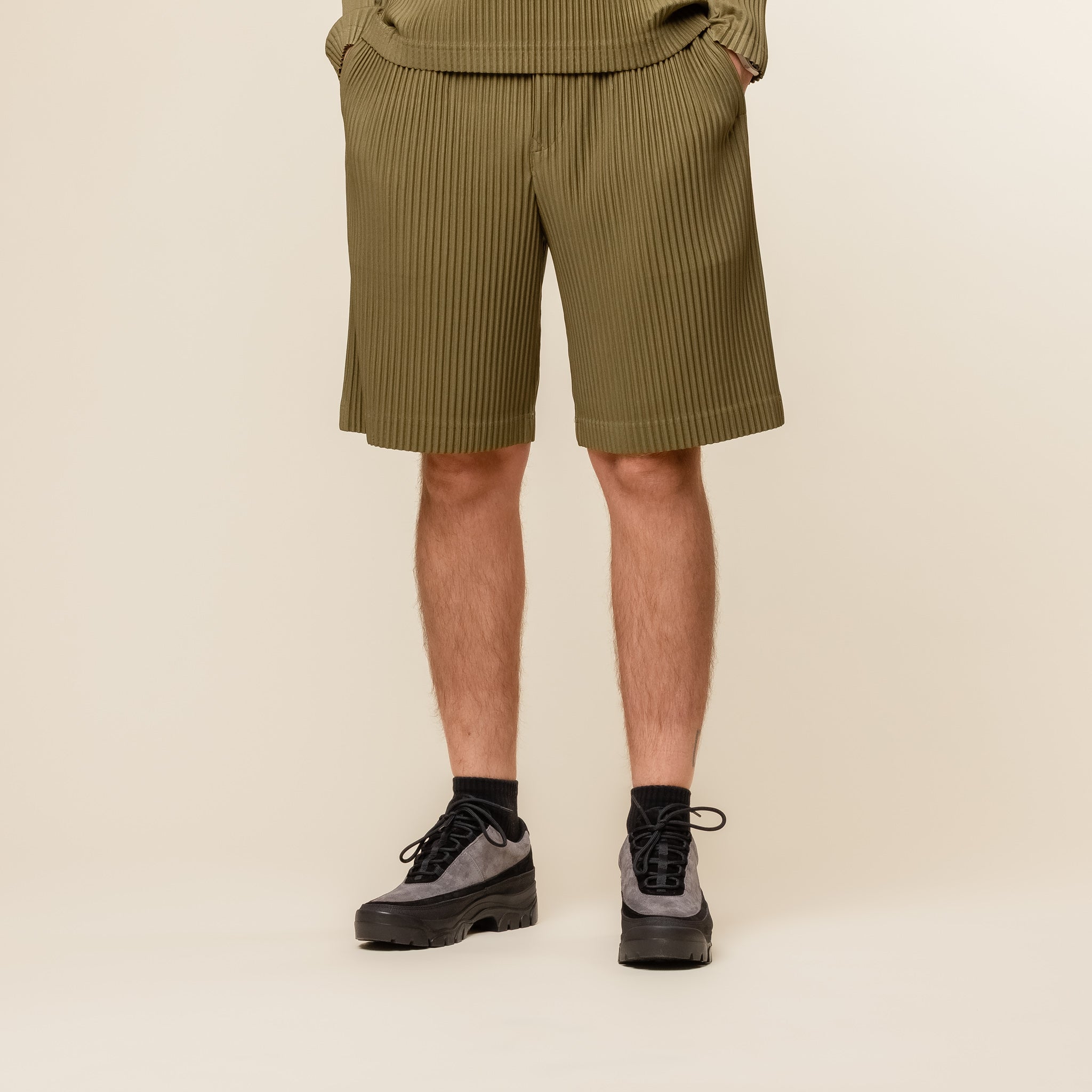 Homme Plissé Issey Miyake - Colour Pleats Shorts - Olive Khaki HP56JF184_67