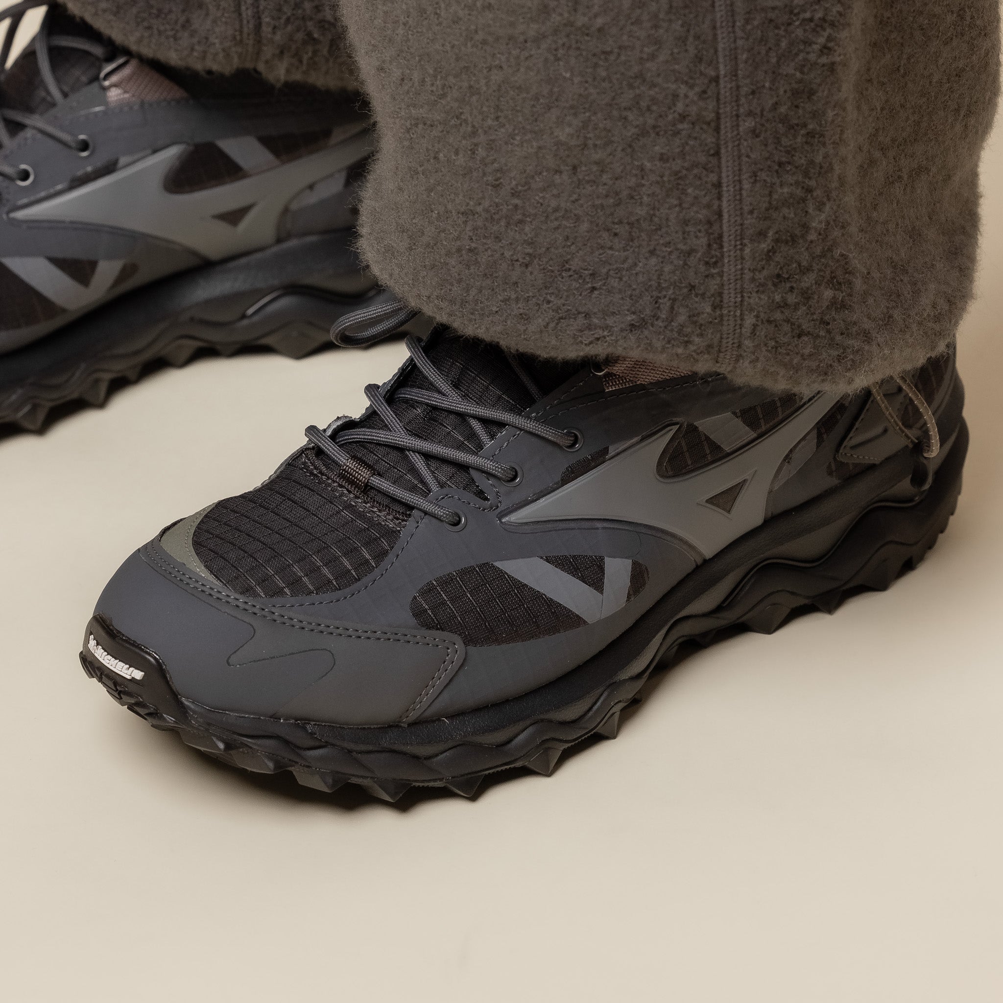 Mizuno - Wave Mujin TL Gore-Tex - Black Sand / Quiet Shade / Iron Gate