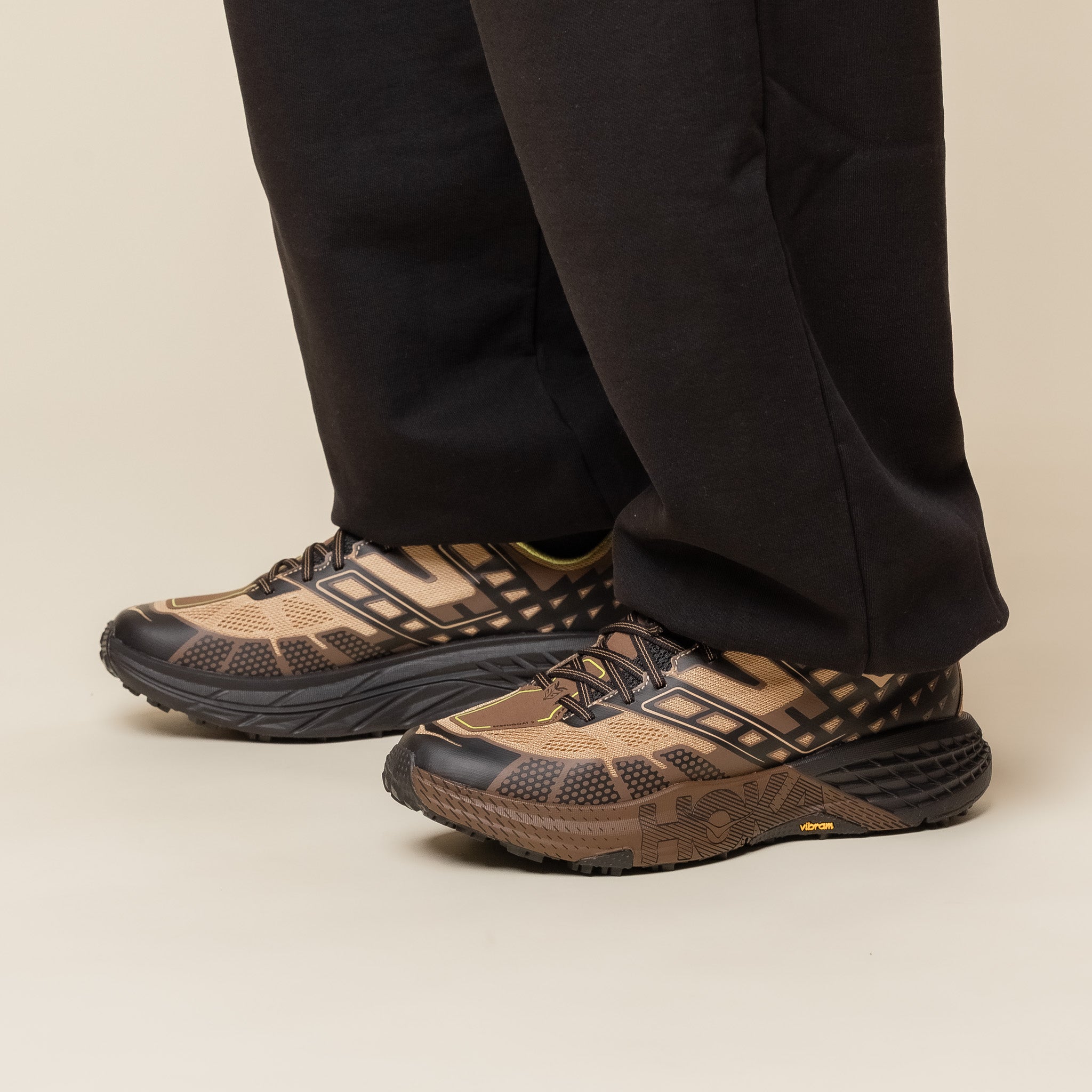 HOKA - U SPEEDGOAT 2 - Dark Chocolate / Black