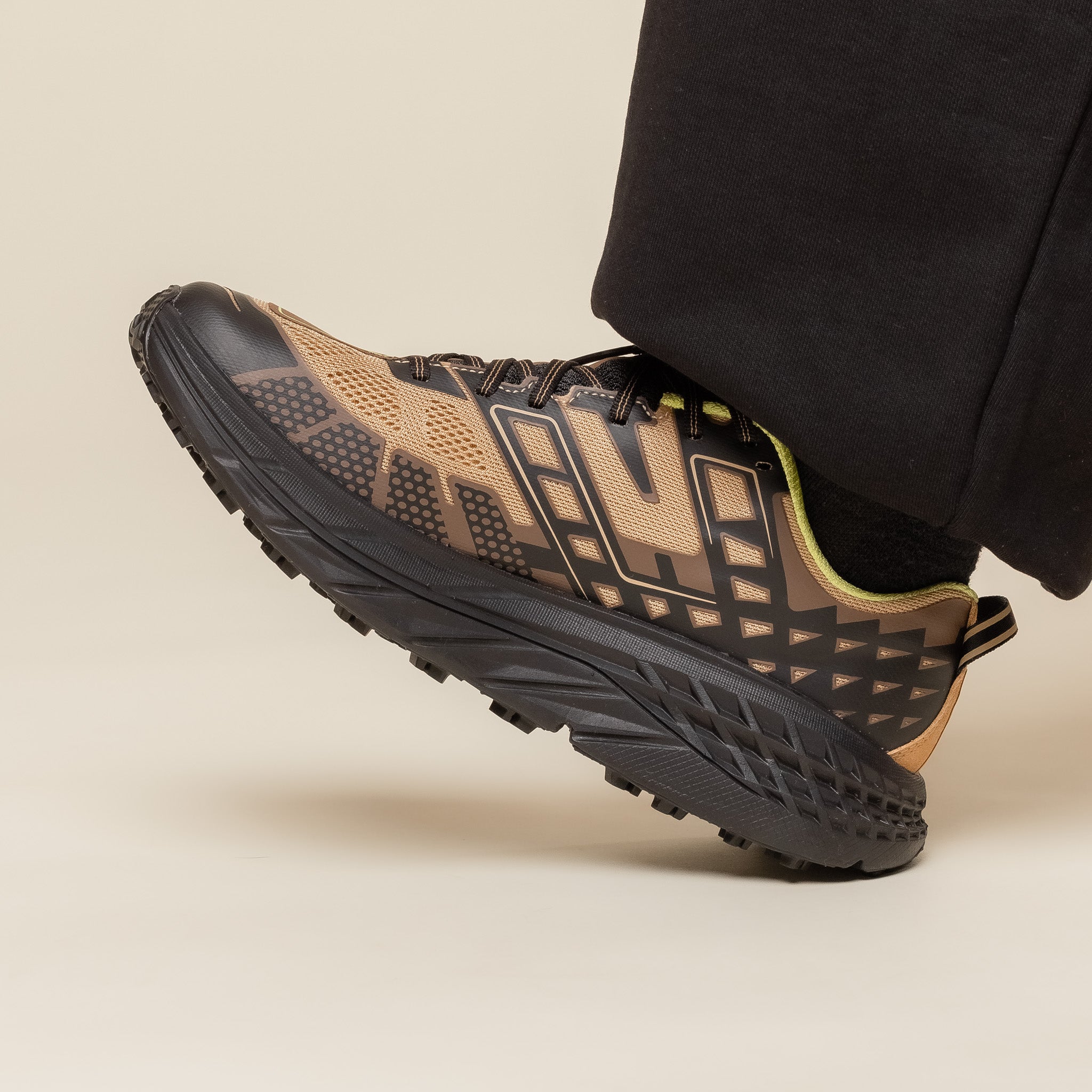 HOKA - U SPEEDGOAT 2 - Dark Chocolate / Black