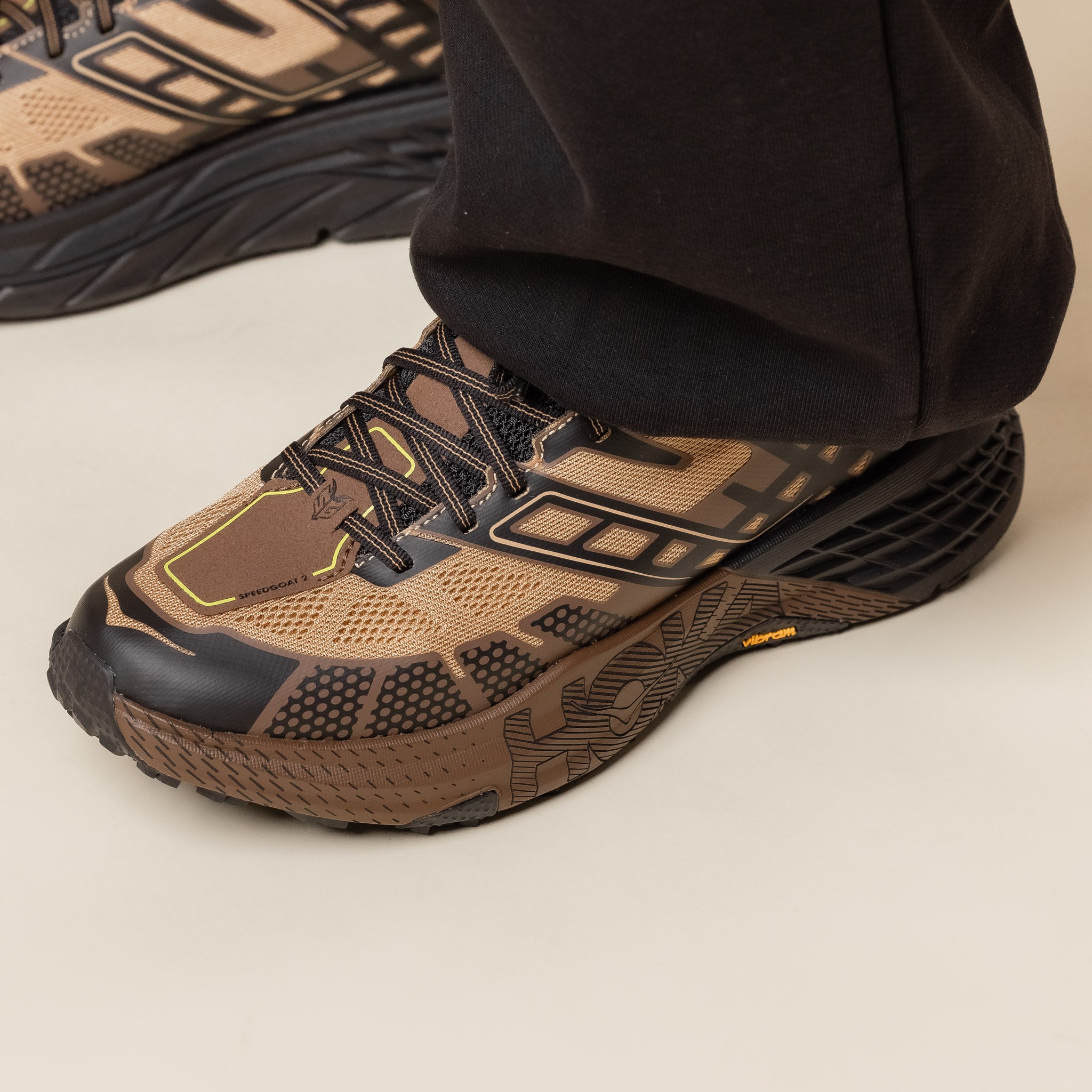 HOKA - U SPEEDGOAT 2 - Dark Chocolate / Black