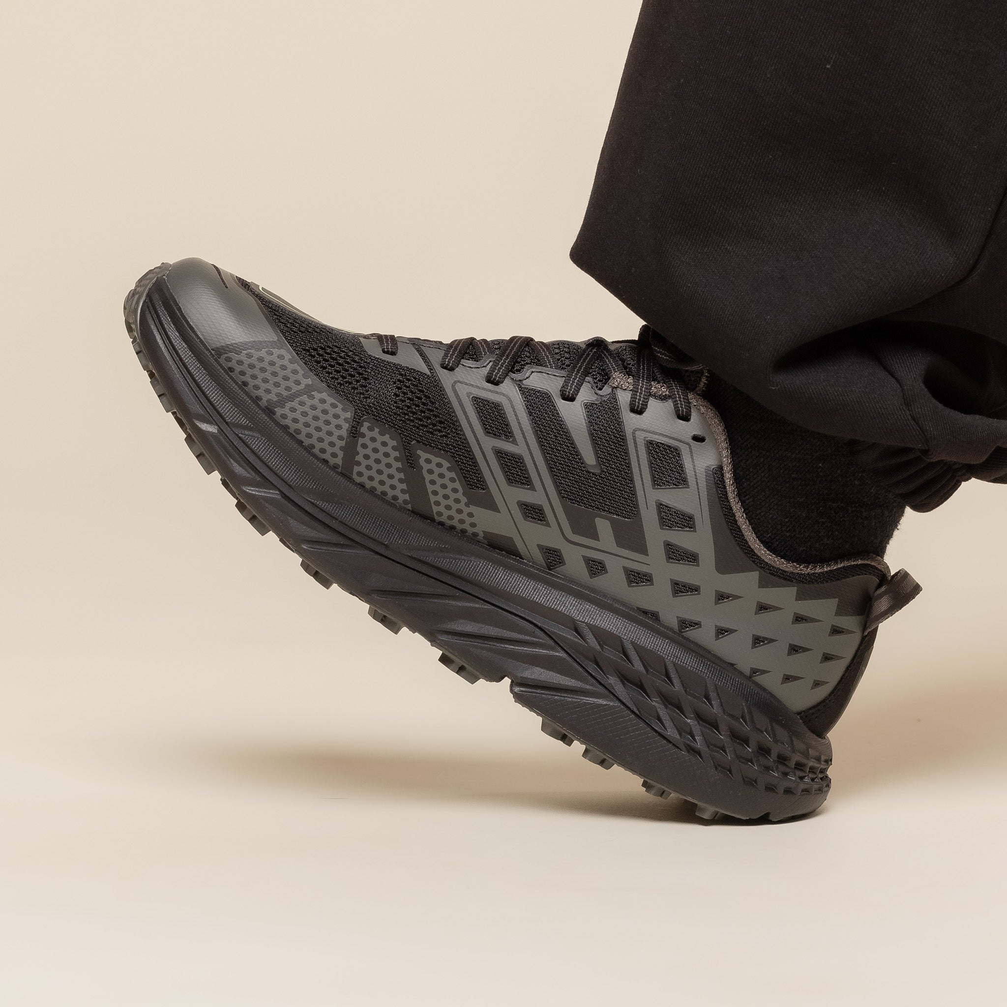 HOKA - U SPEEDGOAT 2 - Black / Asphalt Grey