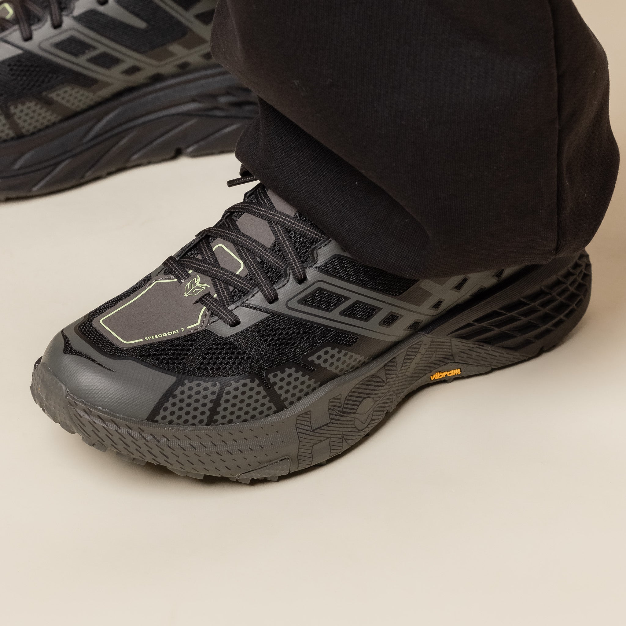 HOKA - U SPEEDGOAT 2 - Black / Asphalt Grey