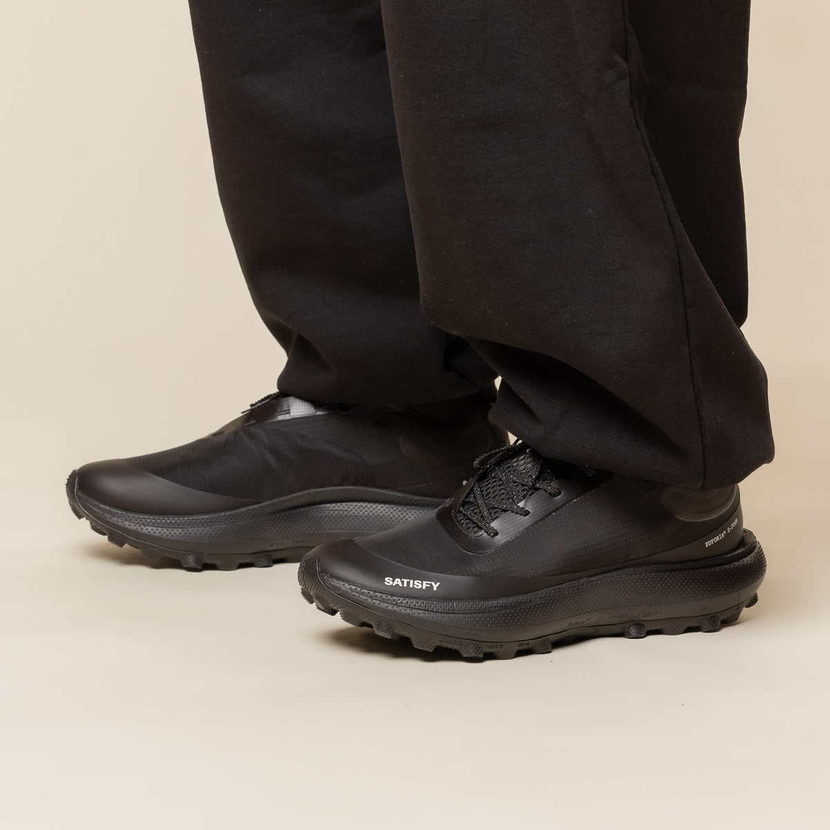 Satisfy - The ROCKER Trail Shoe - Jet Black | T.T.O.O