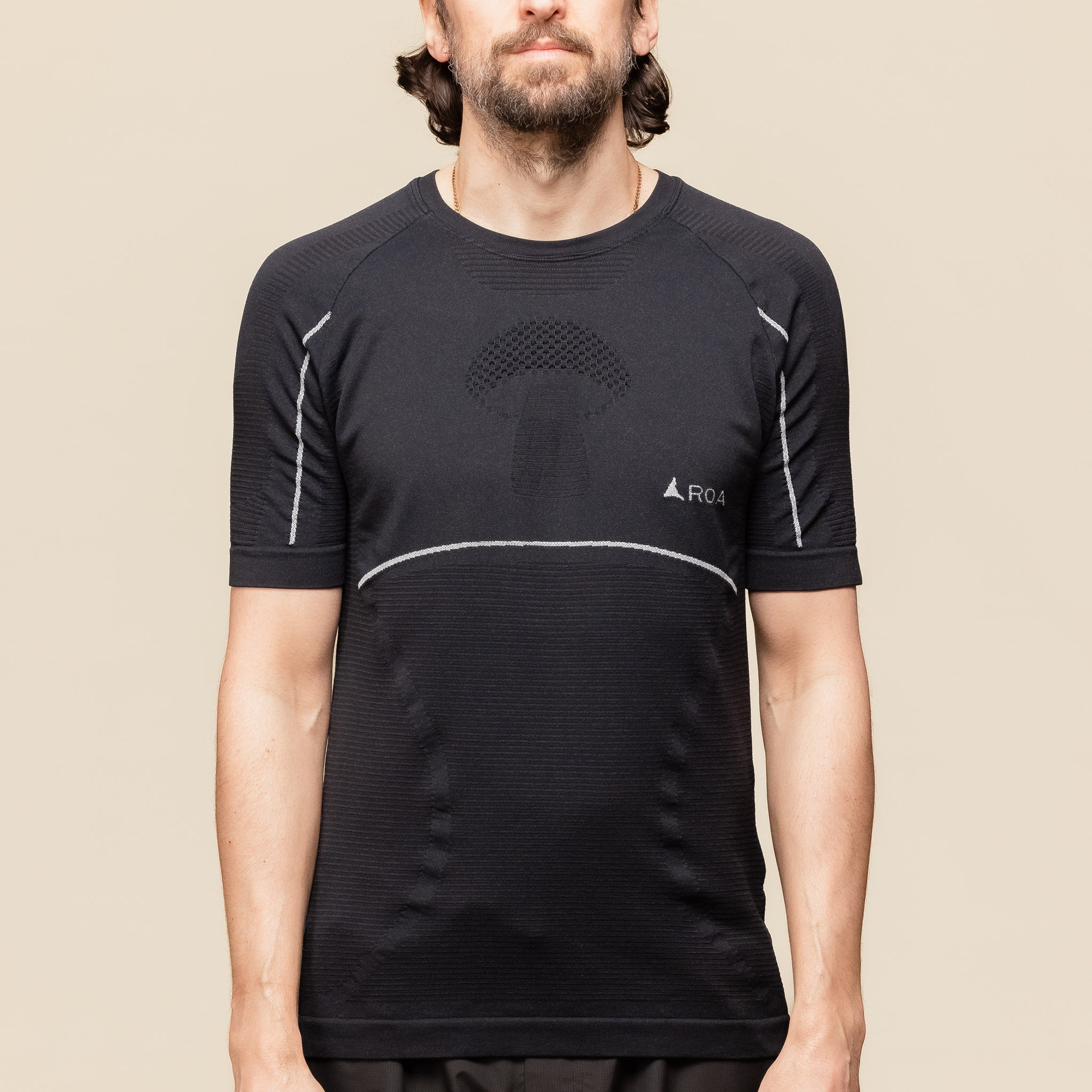 RBMW0101FA73 Roa Hiking - Seamless Funghi Short Sleeve T-Shirt - Black