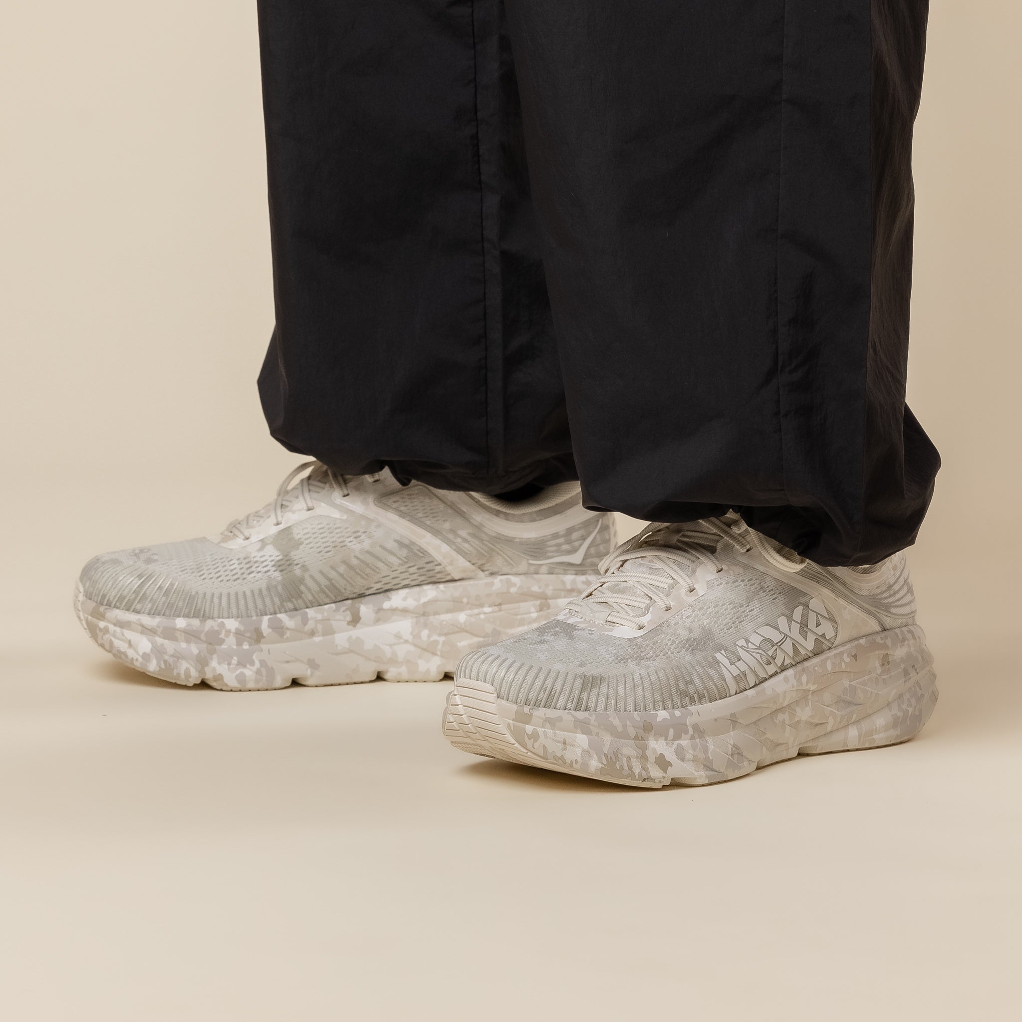 HOKA x BEAMS - Bondi 7 - Turtledove/Tidal Foam