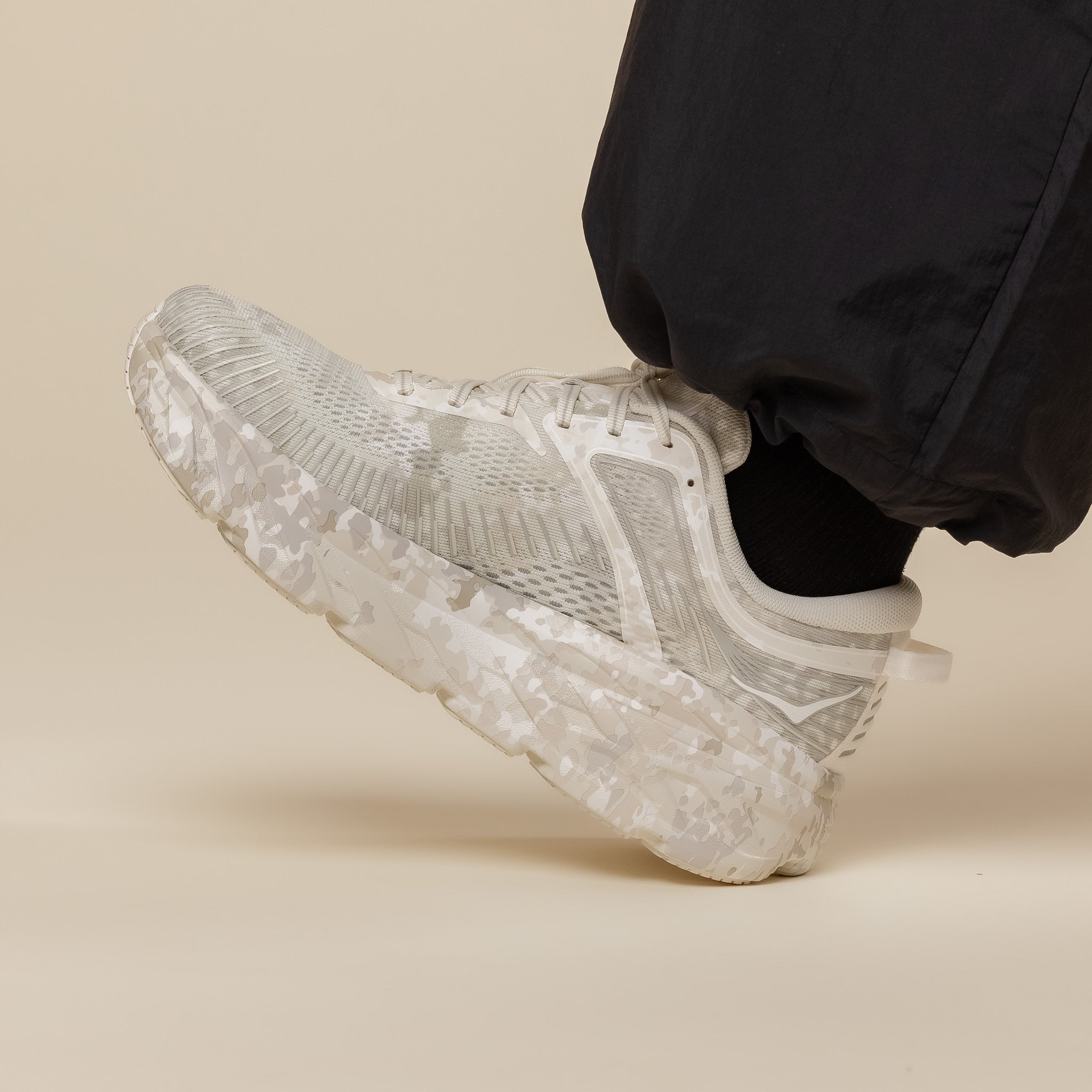 HOKA x BEAMS - Bondi 7 - Turtledove/Tidal Foam