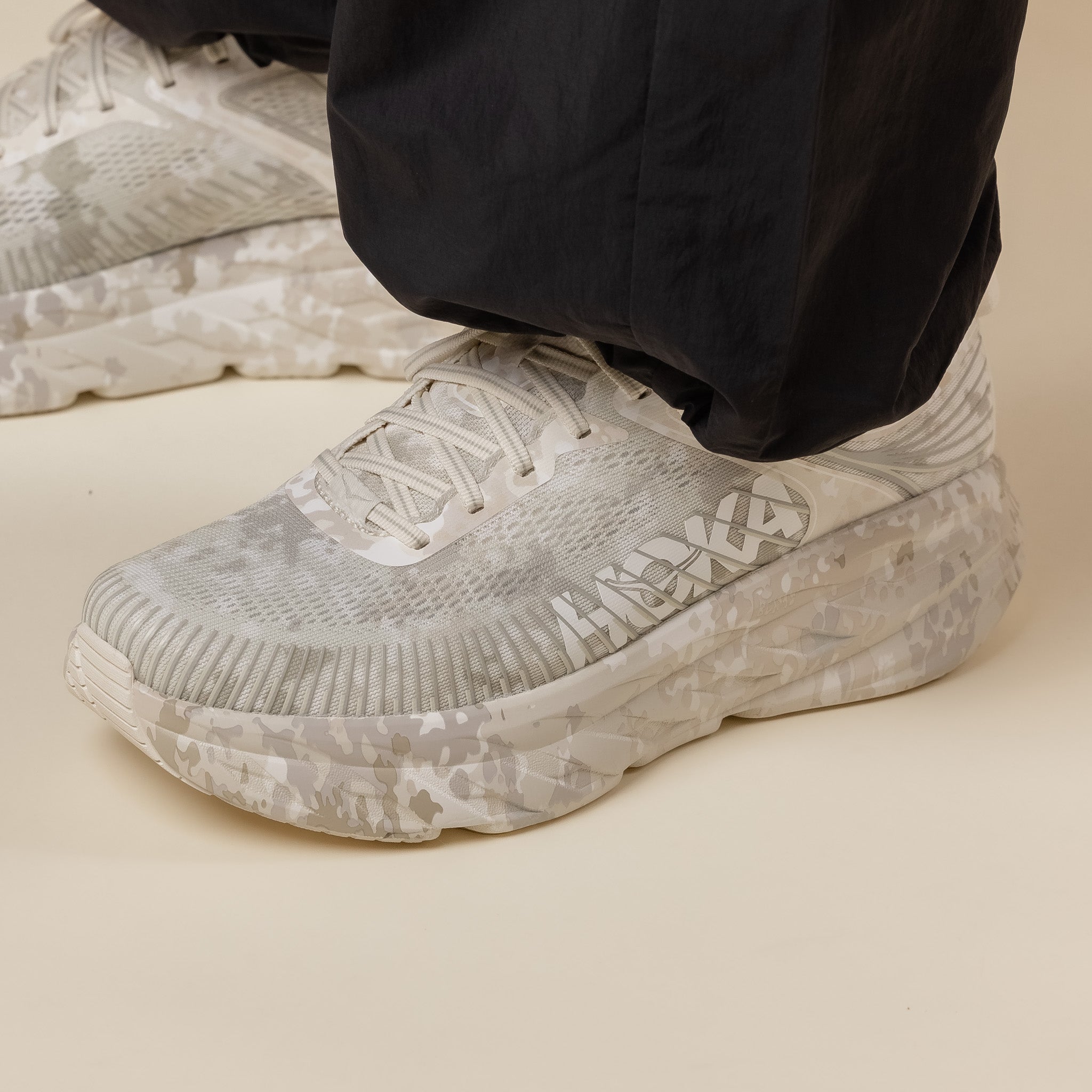 HOKA x BEAMS - Bondi 7 - Turtledove/Tidal Foam