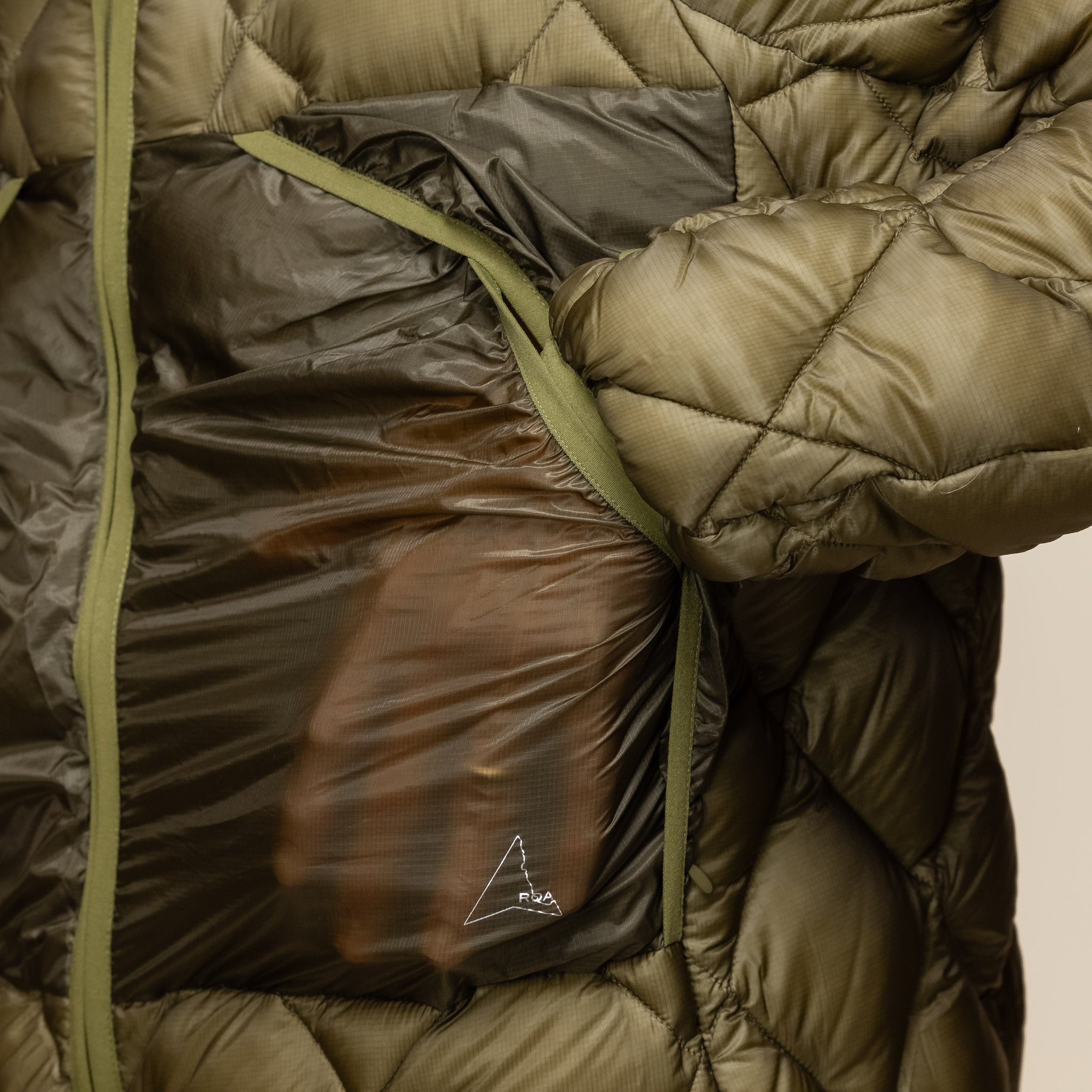 Roa Hiking - Light Down Puffer Jacket - Olive Branch