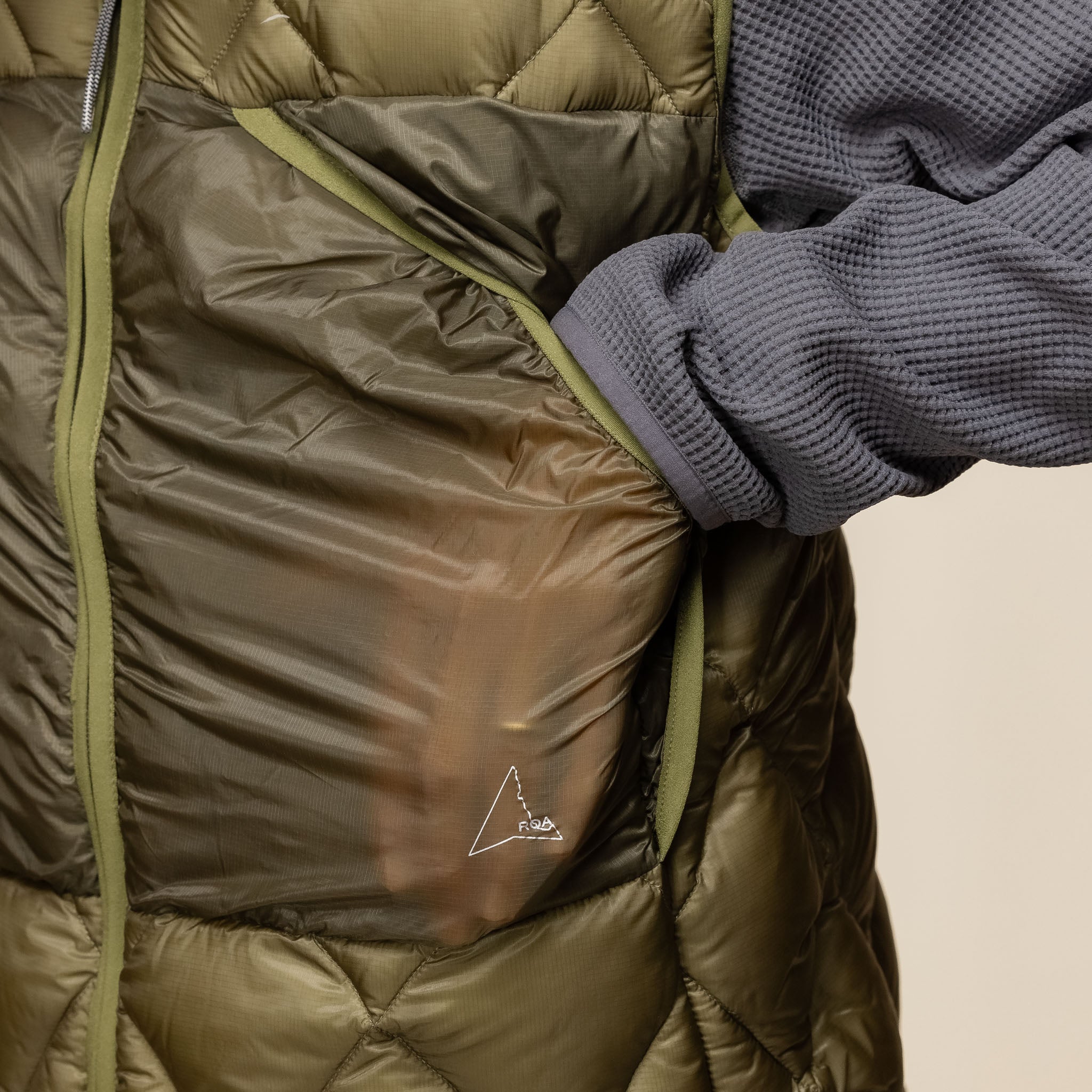 Roa Hiking - Light Down Vest Jacket - Olive Branch