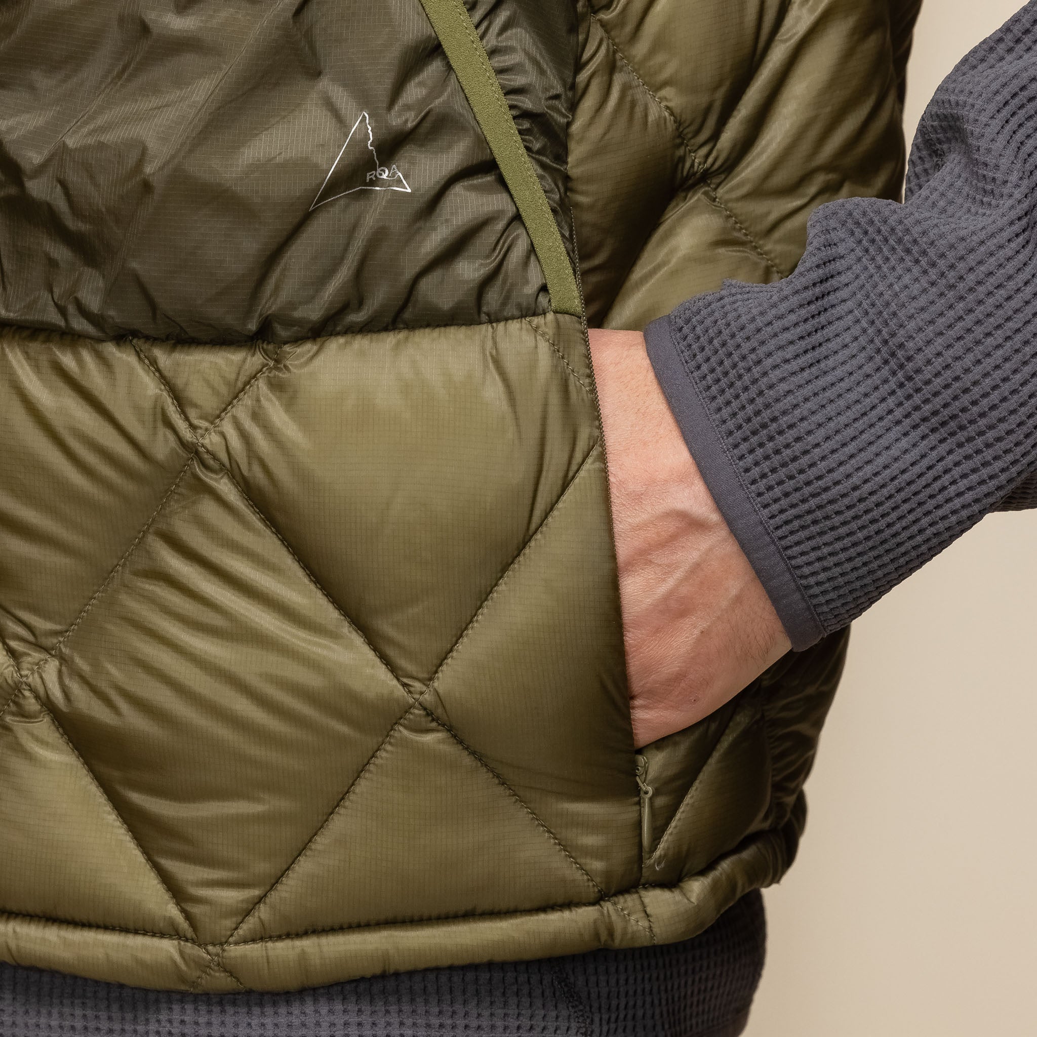 Roa Hiking - Light Down Vest Jacket - Olive Branch