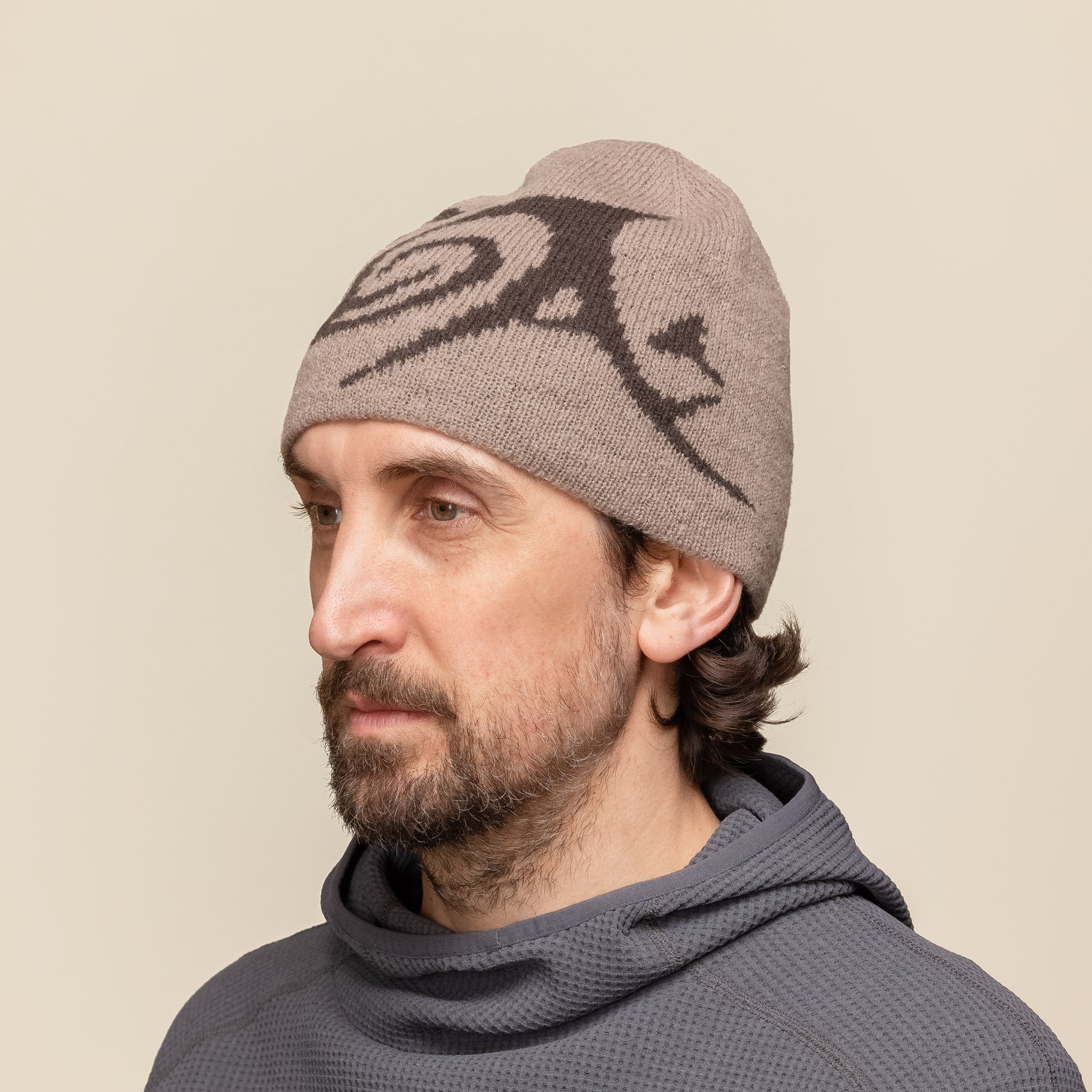 Roa Hiking - Graphic Beanie - Taupe Brown