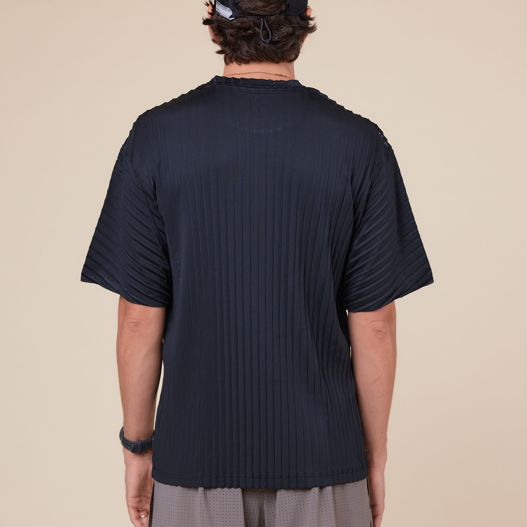 Satisfy Running - AuraLite™ Pleated T-Shirt - Black