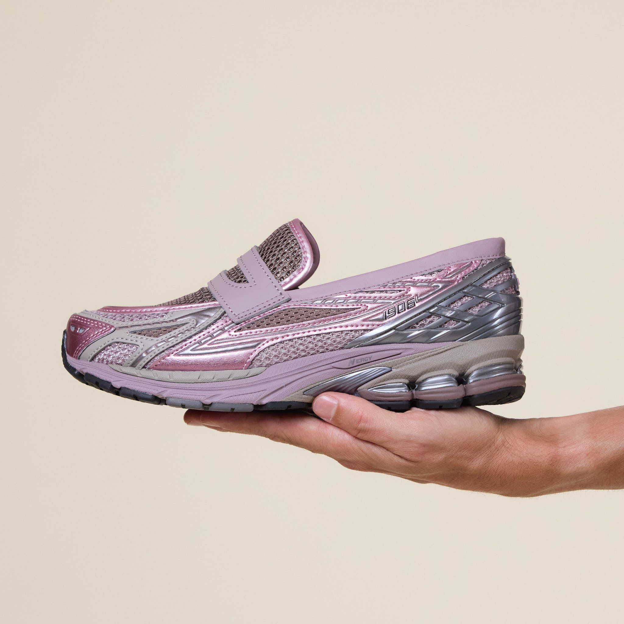 New Balance - 1906L Loafer Trainers - Ice Wine / Pink Taffy