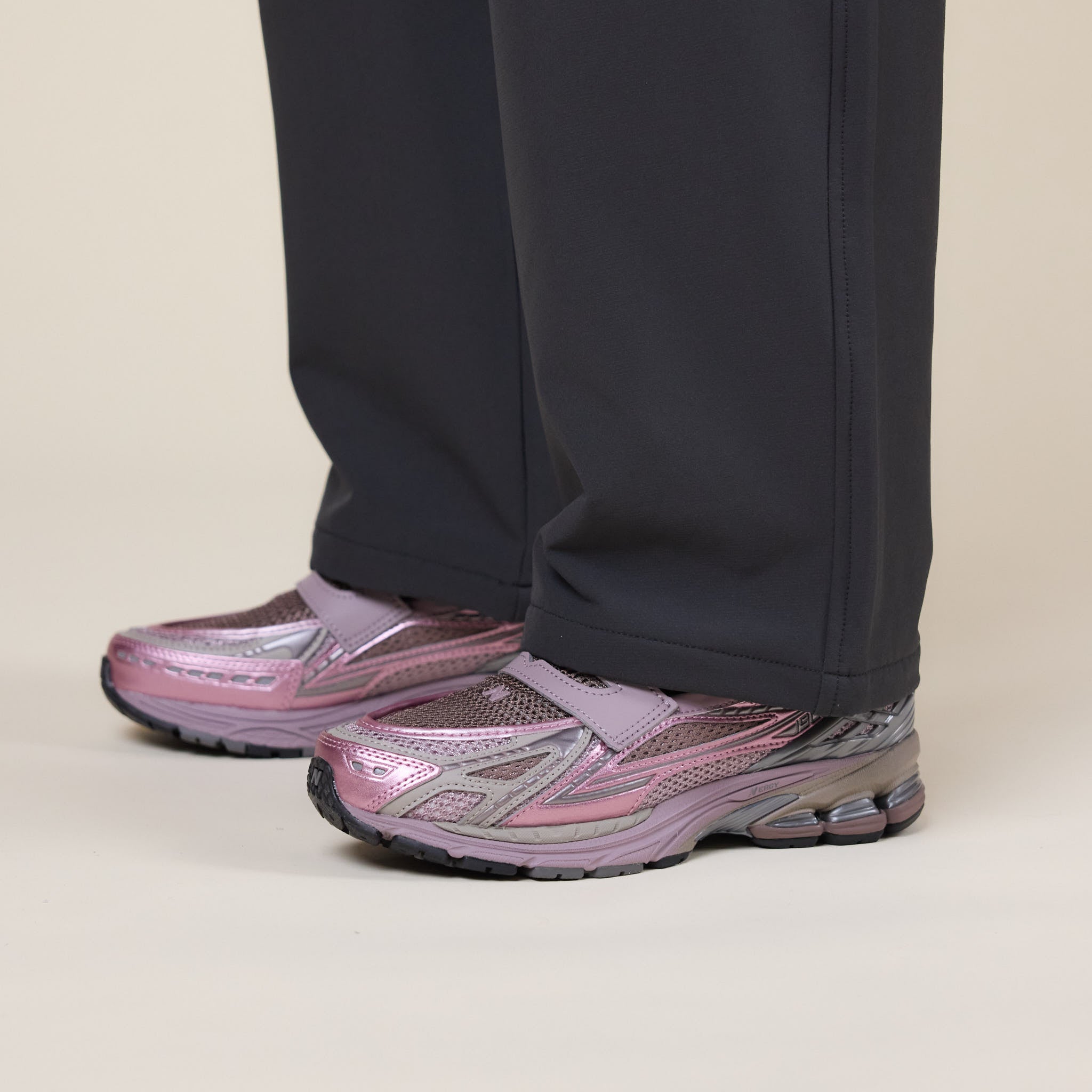 New Balance - 1906L Loafer Trainers - Ice Wine / Pink Taffy
