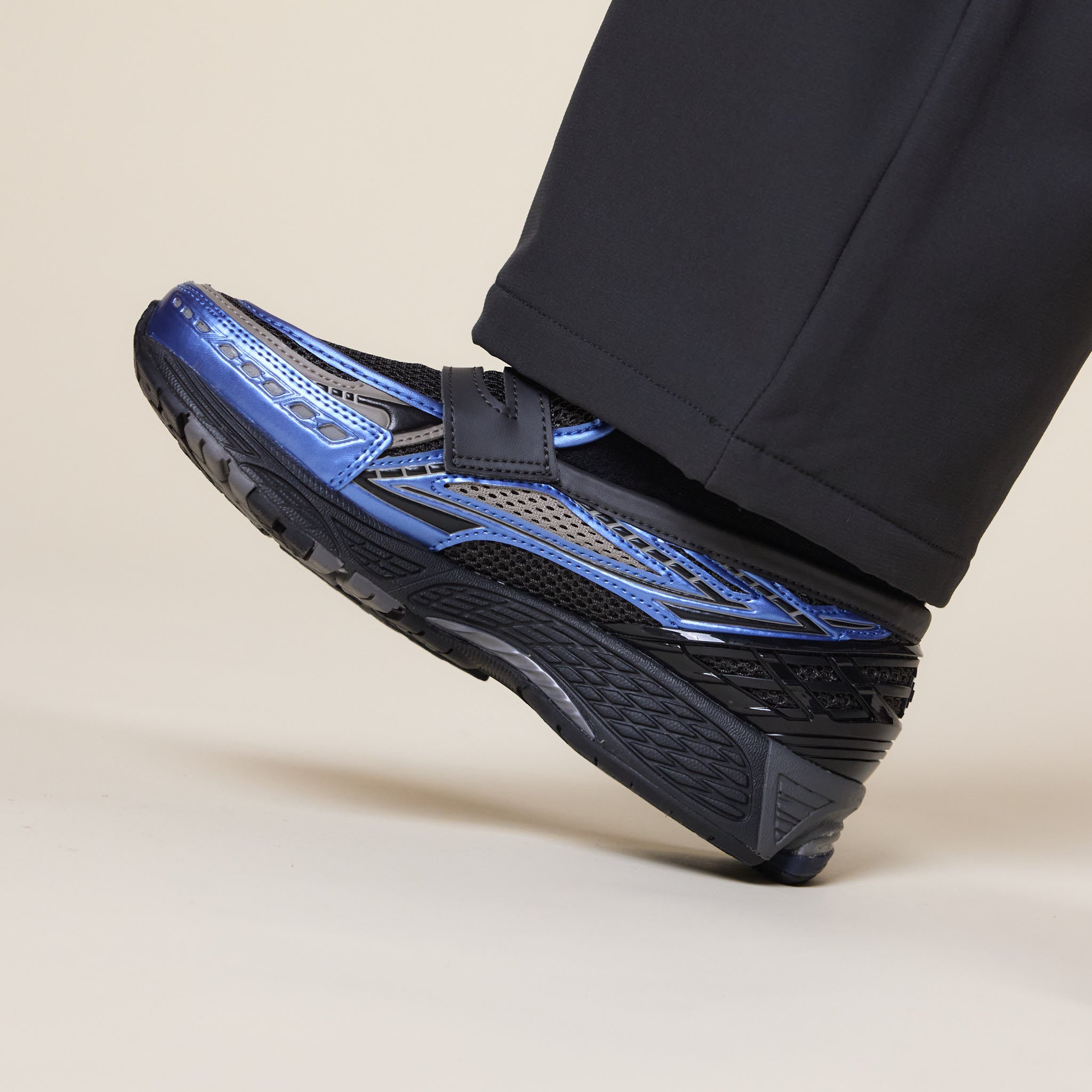 New Balance - 1906L Loafer Trainers - Black Cement / Blue Gemstone
