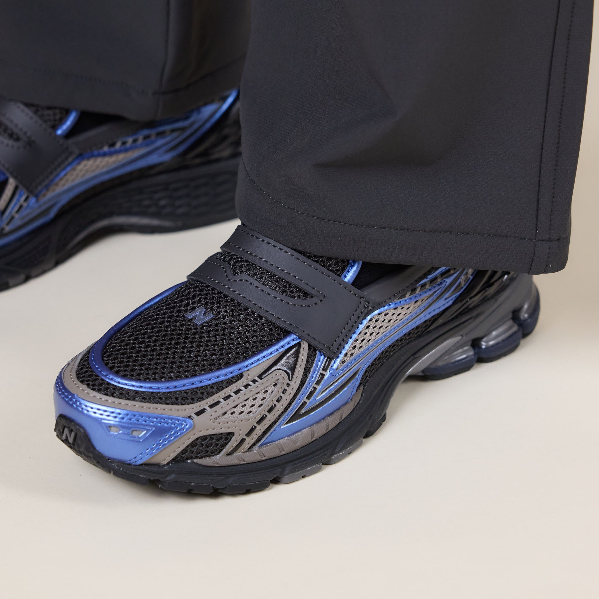 New Balance - 1906L Loafer Trainers - Black Cement / Blue Gemstone