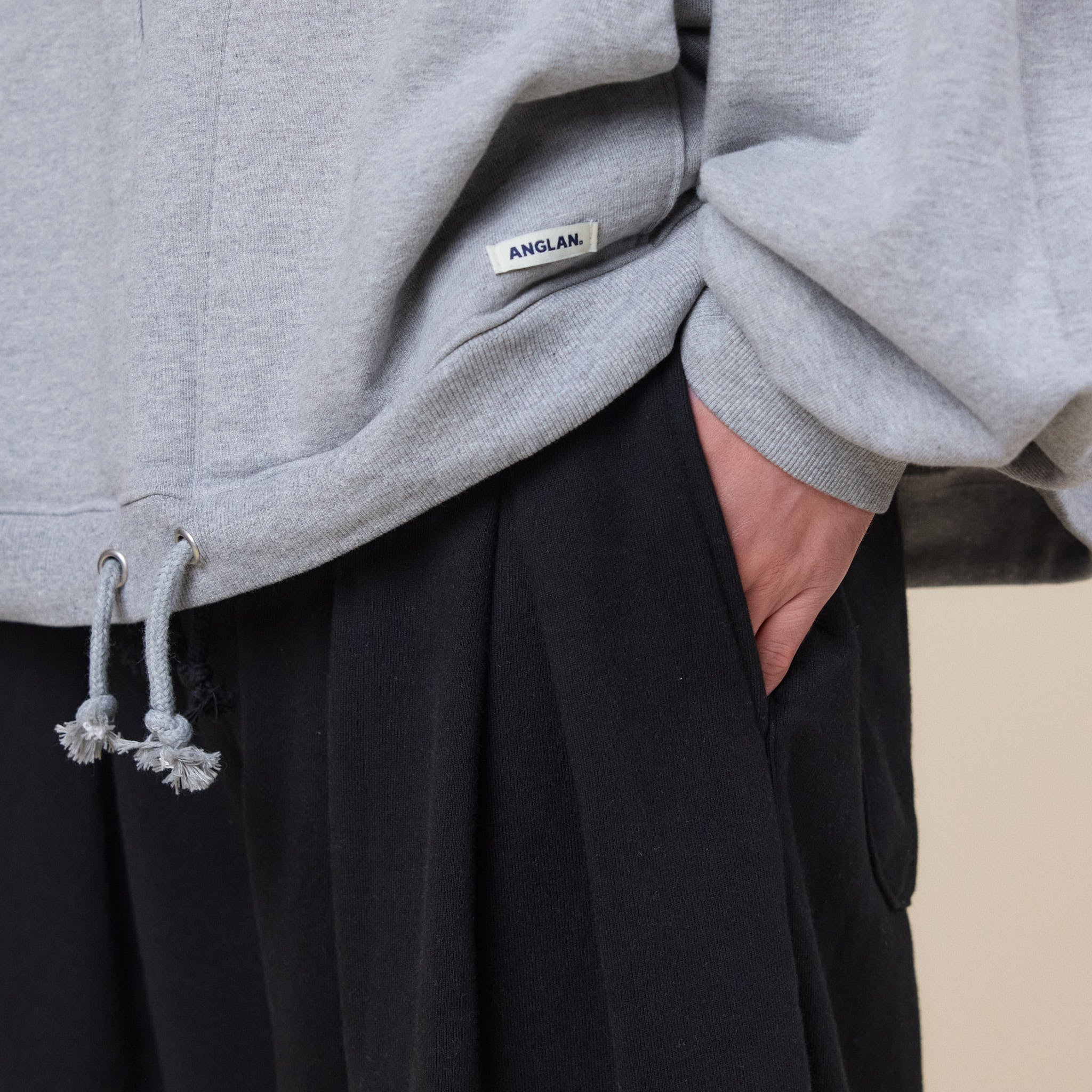 Anglan - Double Valley Tuck Sweatpants - Black