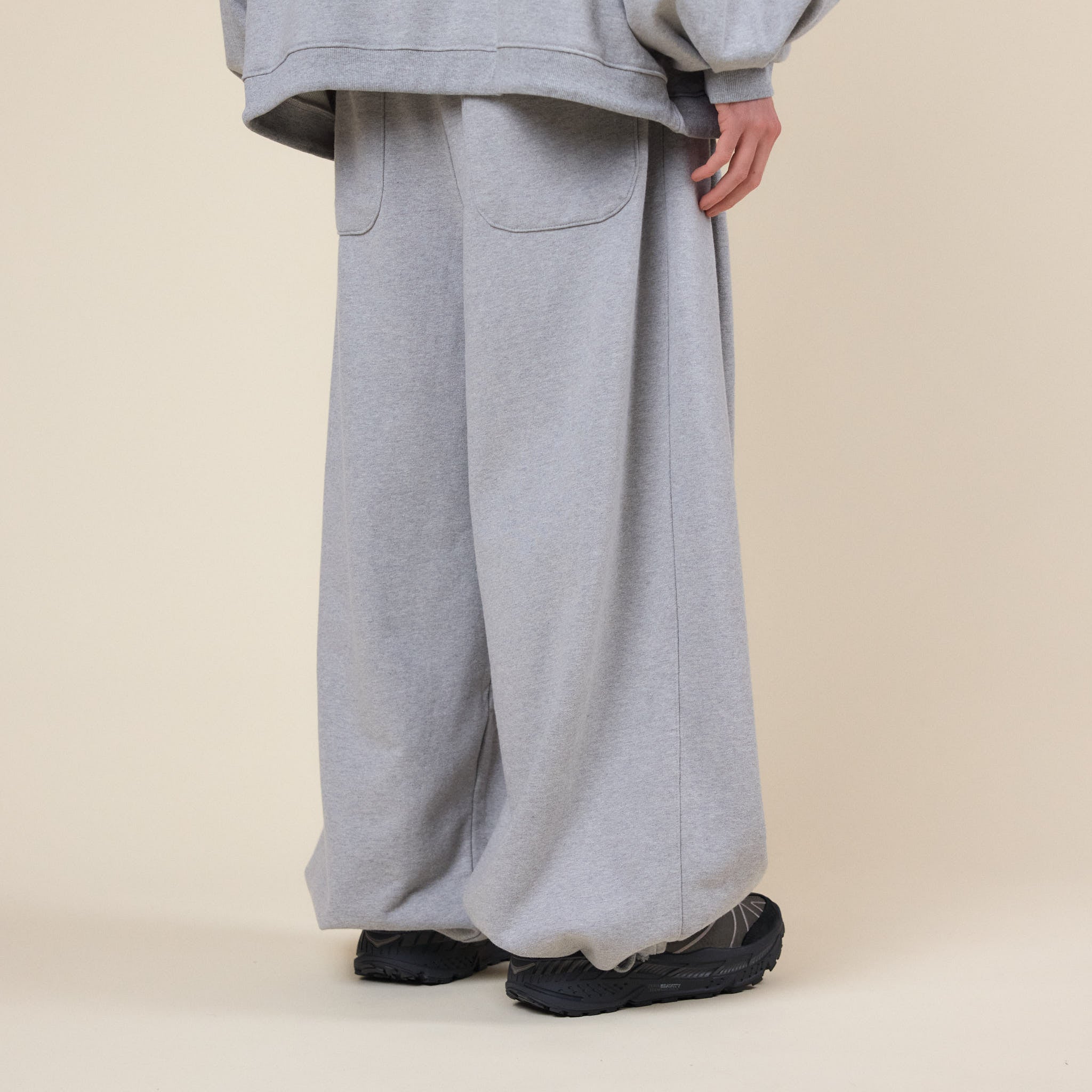 Anglan - Double Valley Tuck Sweatpants - Melange Grey