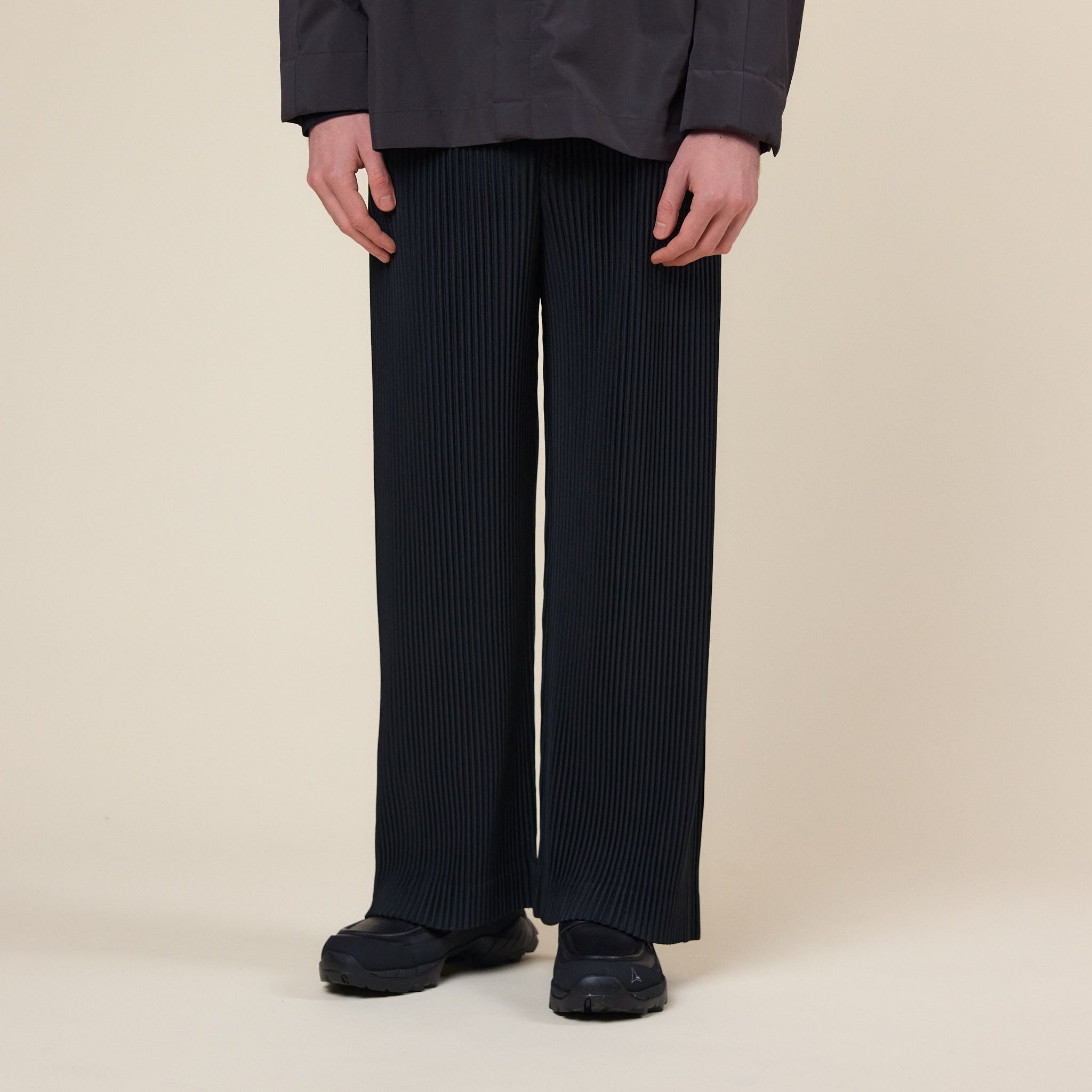 Homme Plissé Issey Miyake - Straight Leg Pleated Trouser - Black