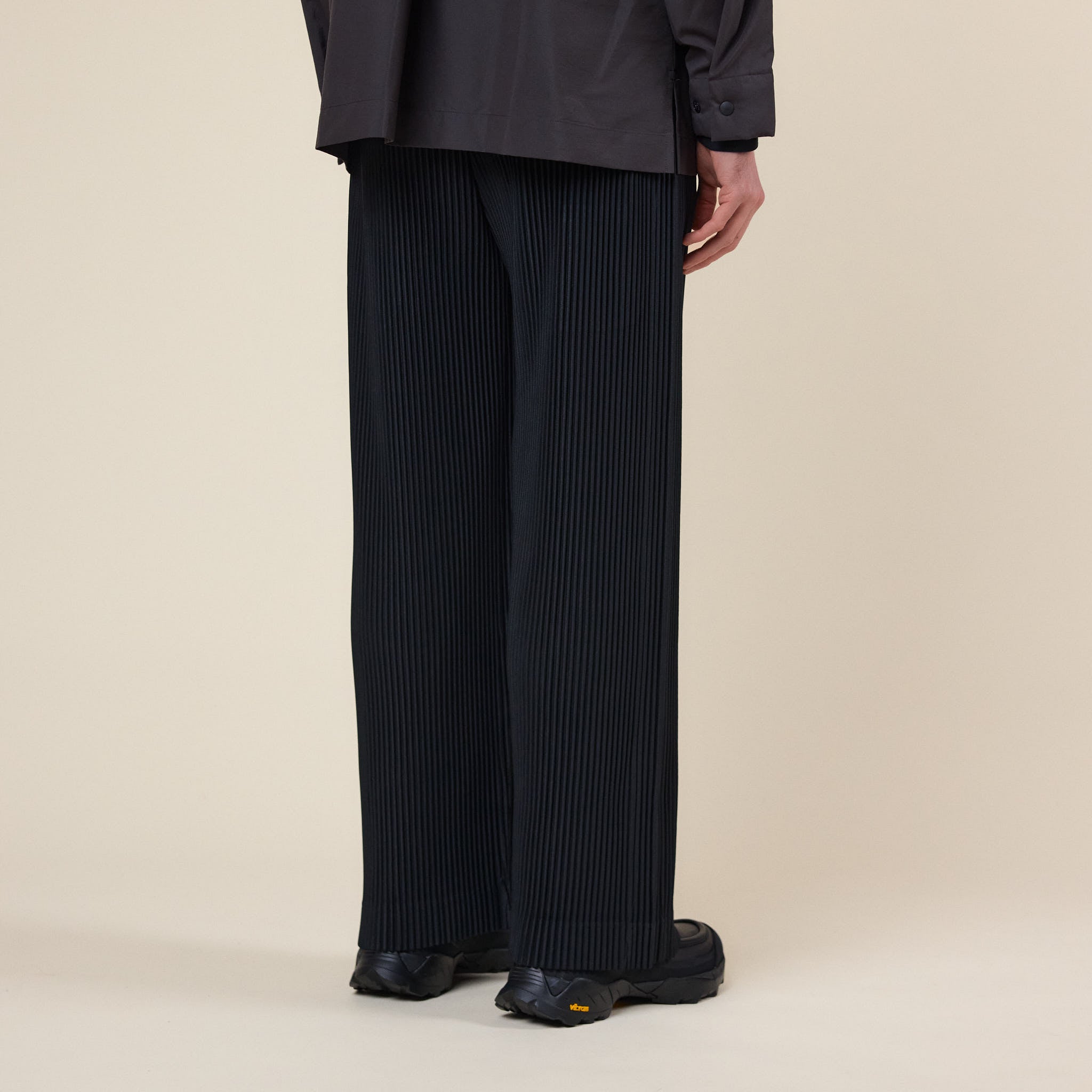 Homme Plissé Issey Miyake - Straight Leg Pleated Trouser - Black