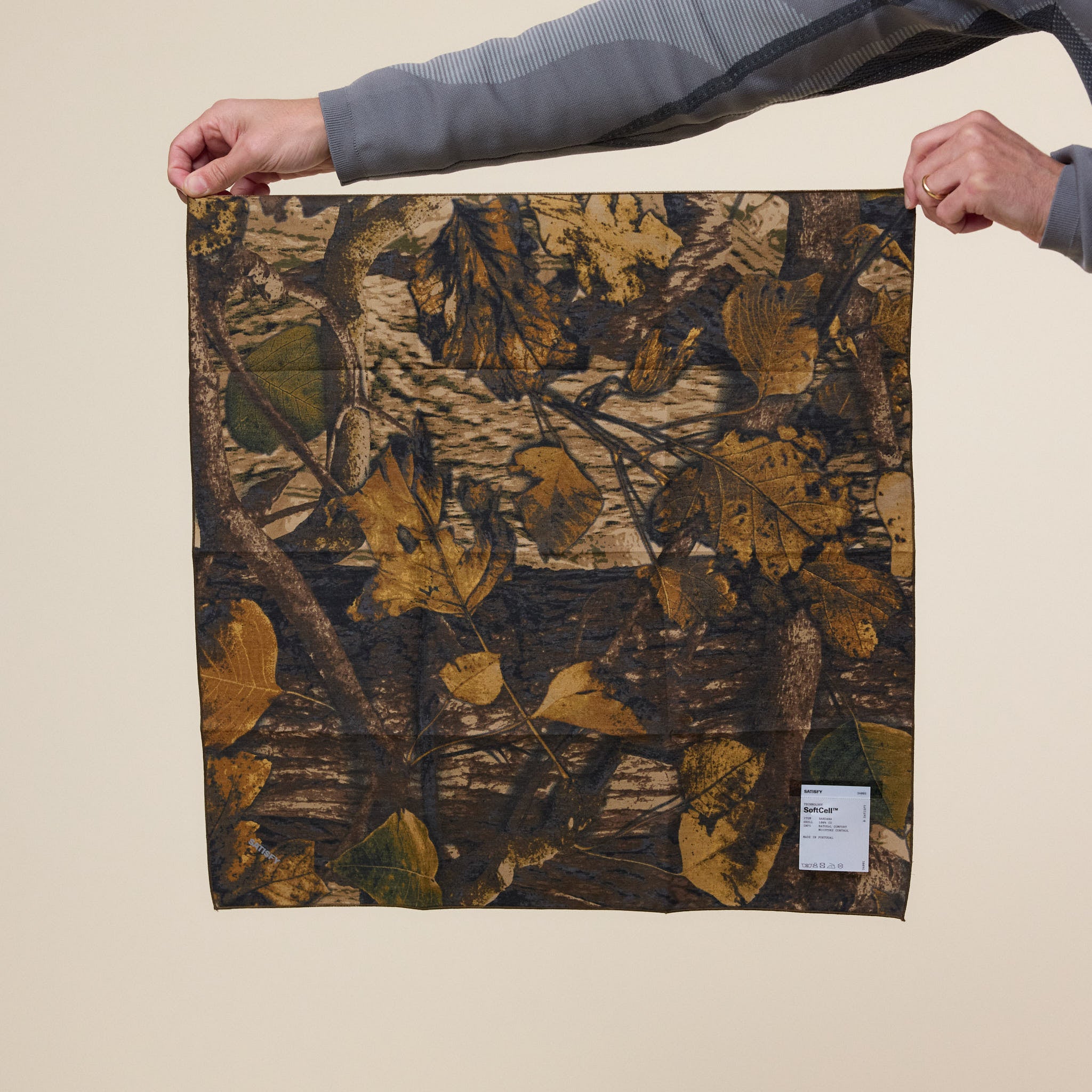 Satisfy Running - SoftCell™ Bandana - Camo Leaves