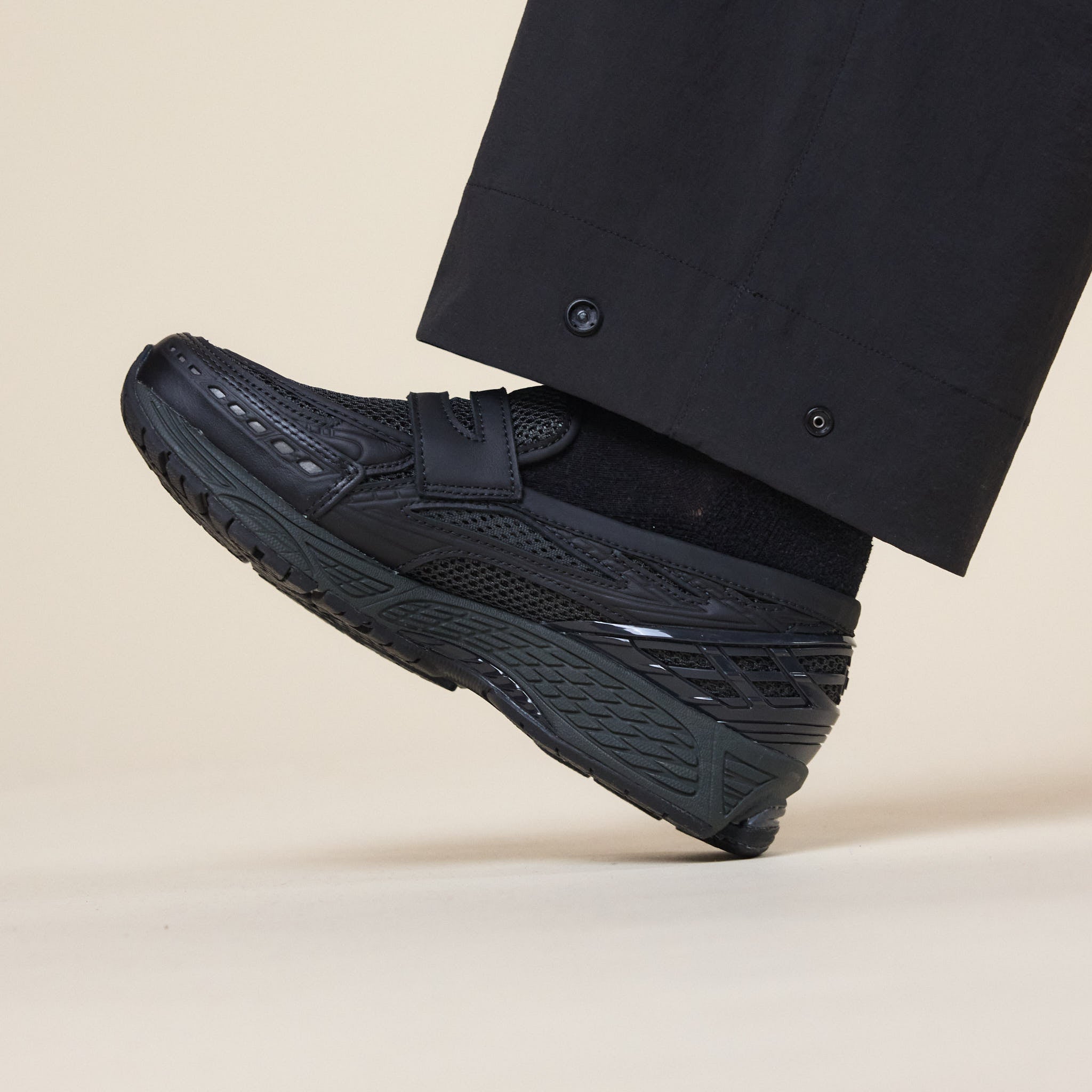 New Balance - 1906L Loafer Trainers - Black-Top Phantom