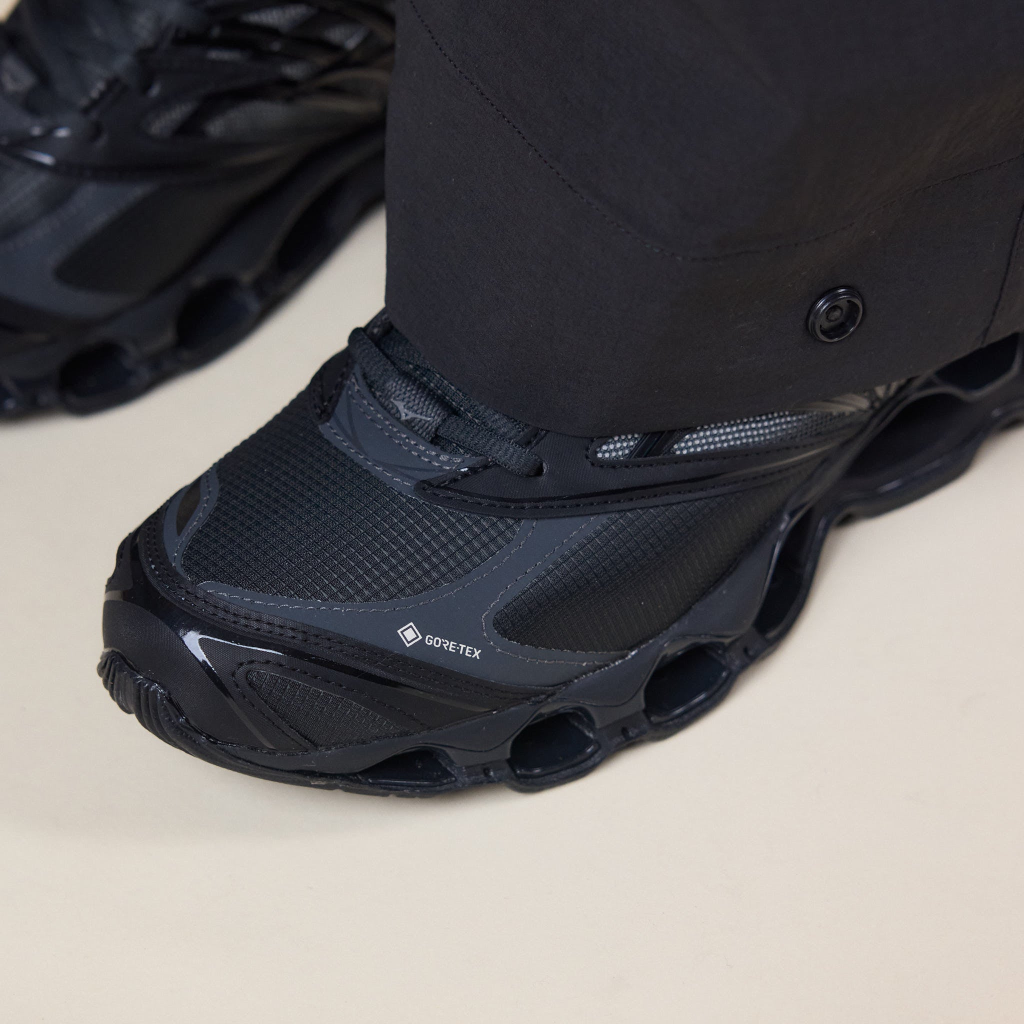 Mizuno - Wave Prophecy LS Gore-Tex - Black Sand / Black