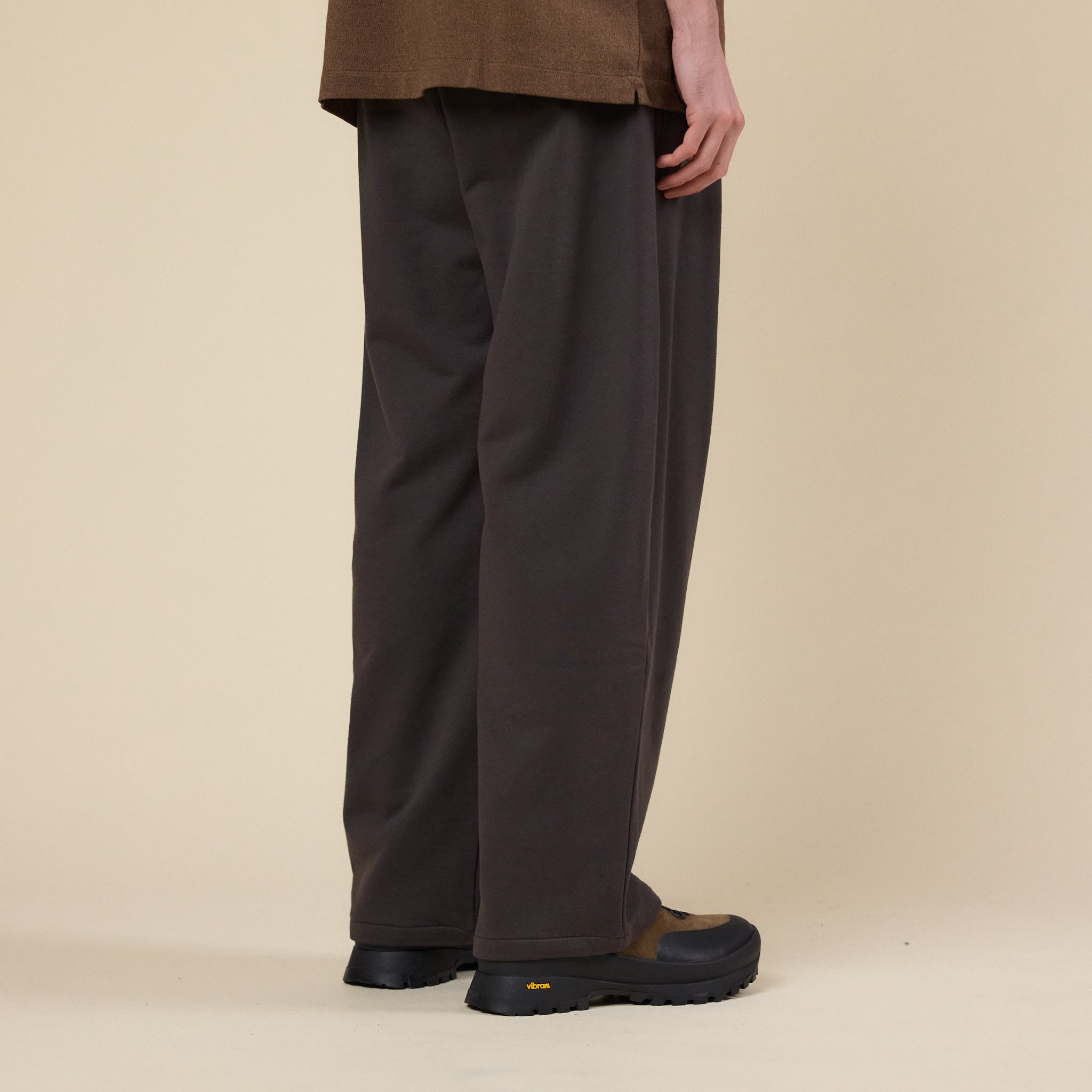 Still by Hand -Wide Sweat Pants - Brown Charcoal