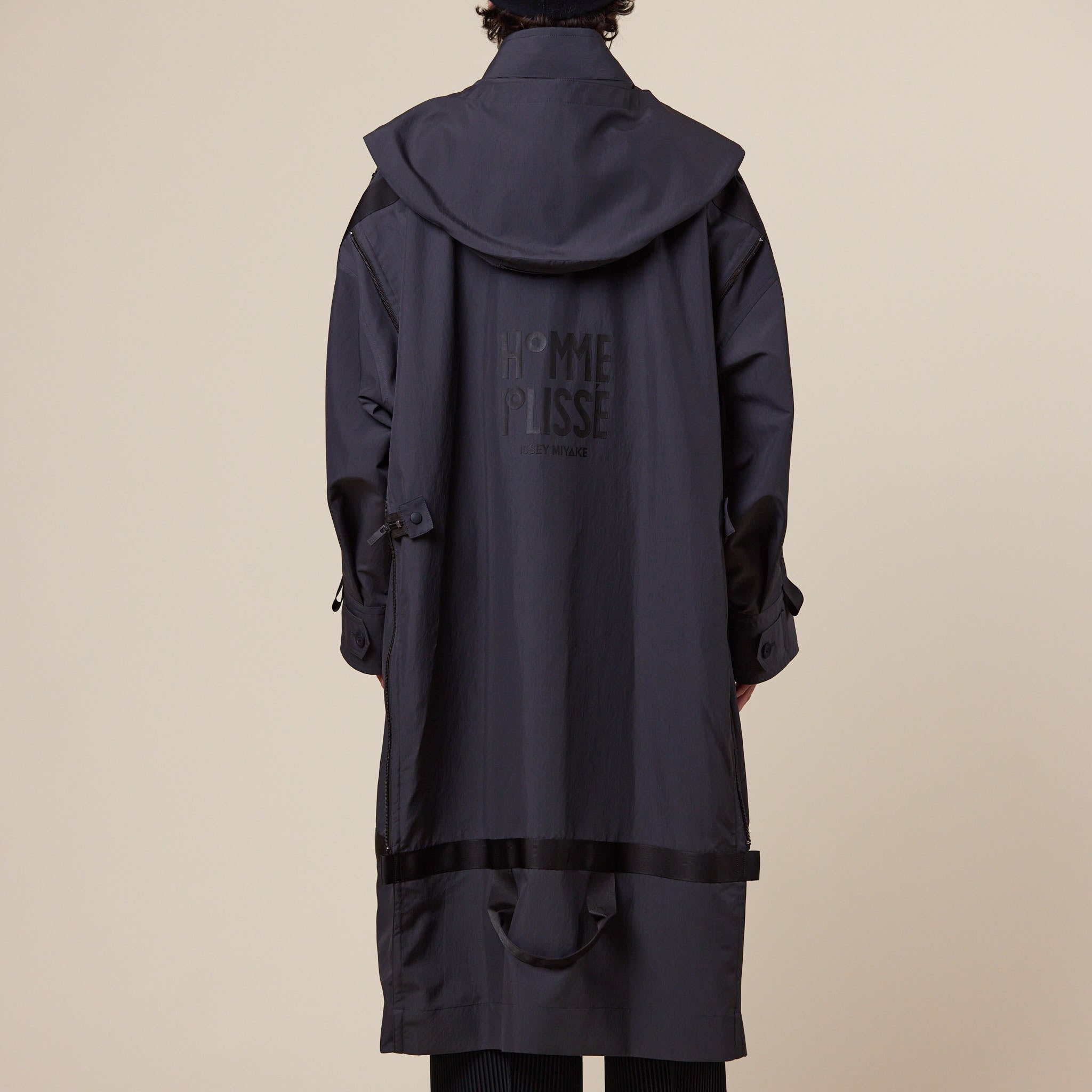 Homme Plissé Issey Miyake - Carrier Carried Coat - Charcoal