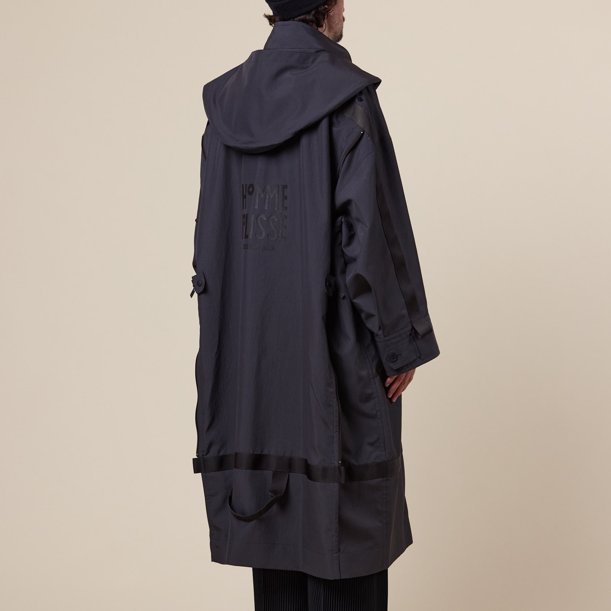Homme Plissé Issey Miyake - Carrier Carried Coat - Charcoal