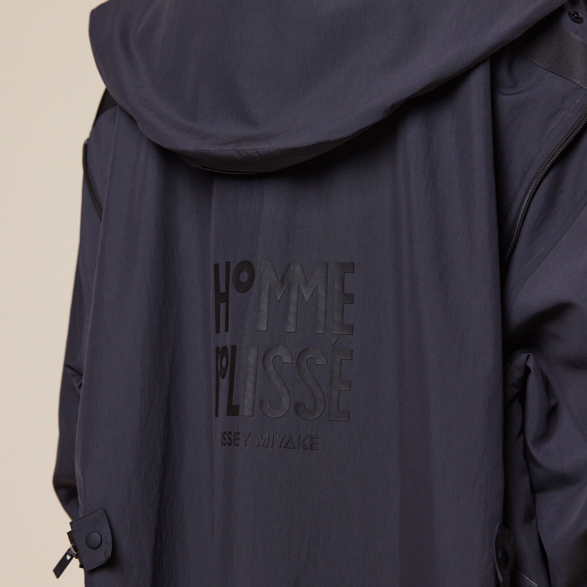 Homme Plissé Issey Miyake - Carrier Carried Coat - Charcoal