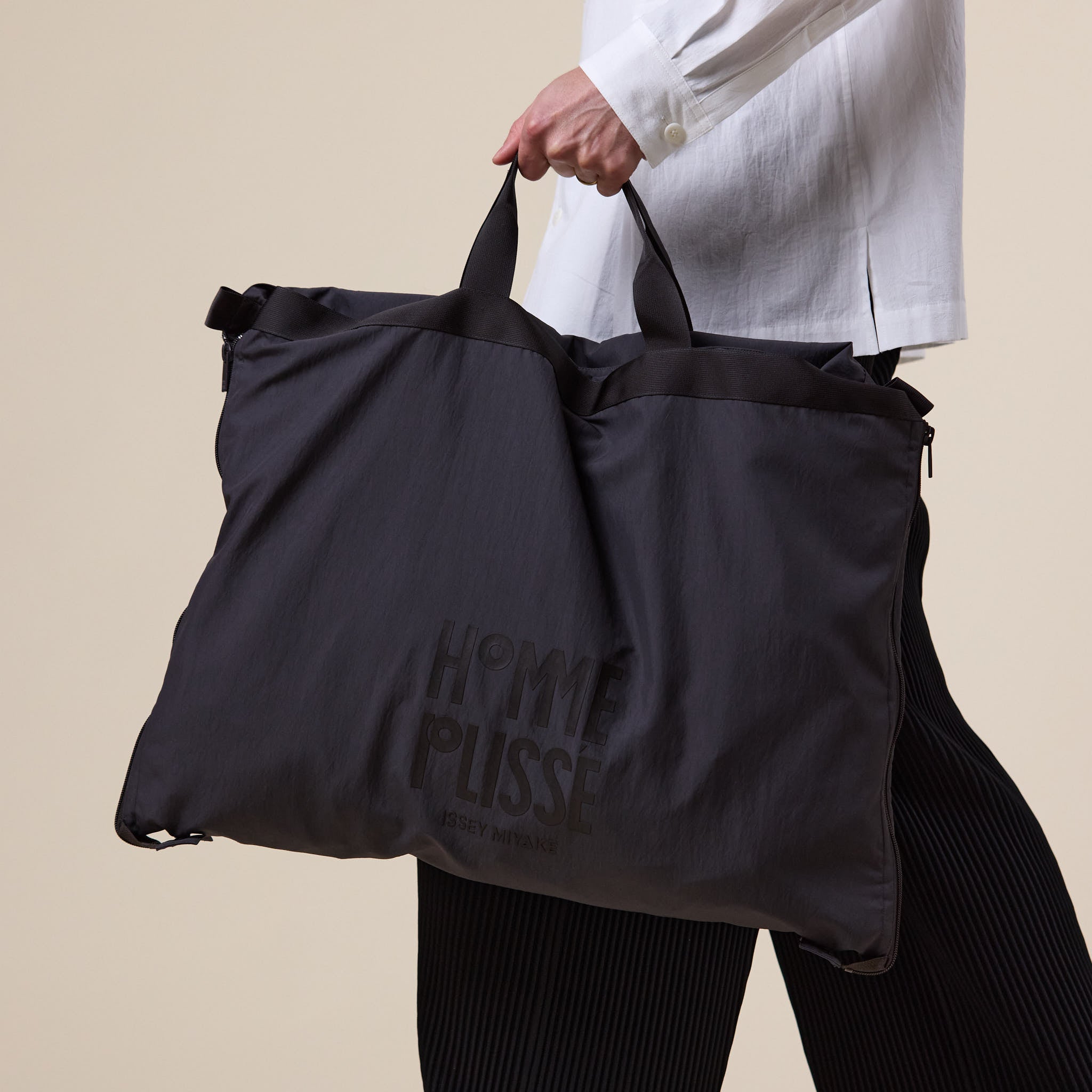 Homme Plissé Issey Miyake - Carrier Carried Coat - Charcoal