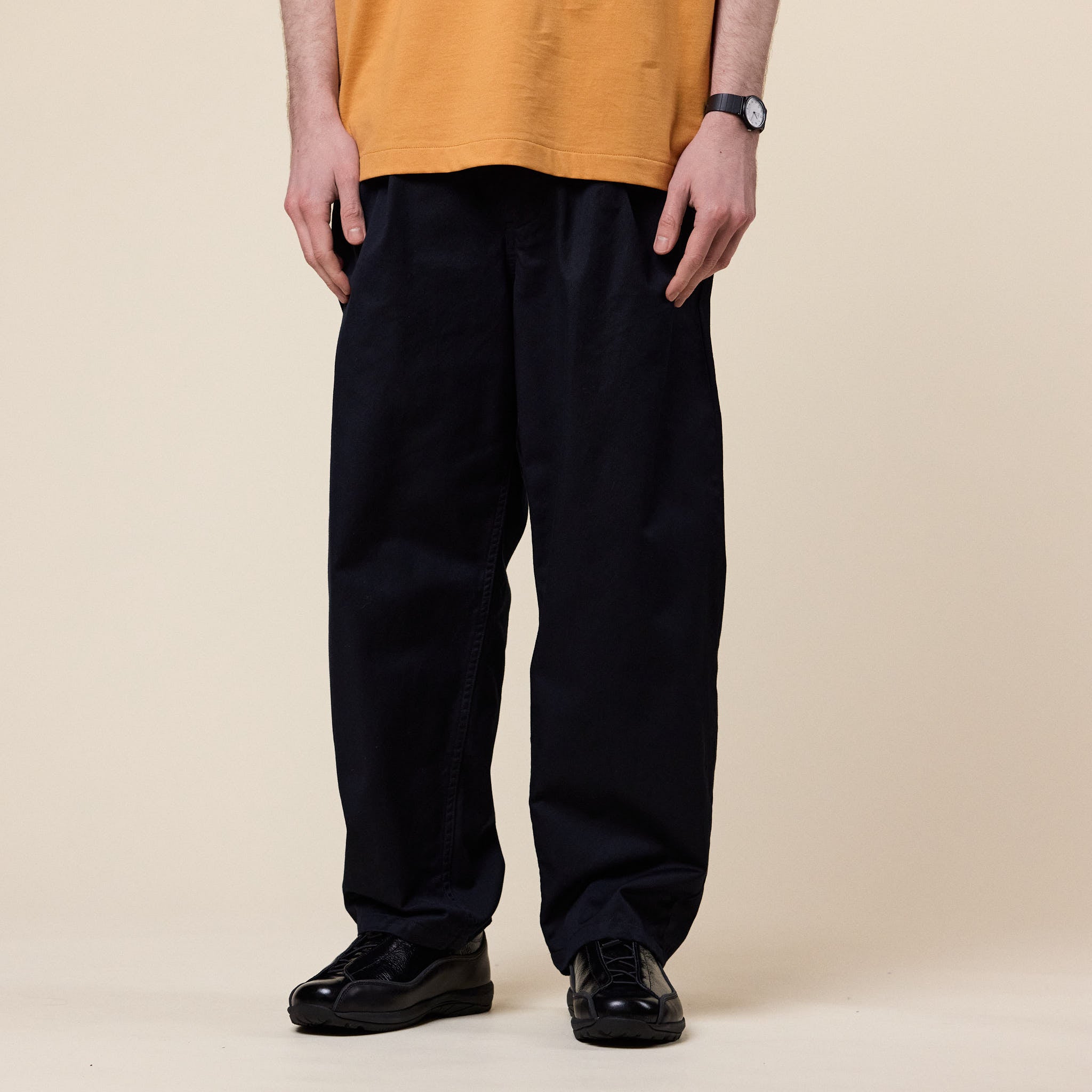 Still by Hand - Tapered Pleated Selvedge Chino - Black Navy