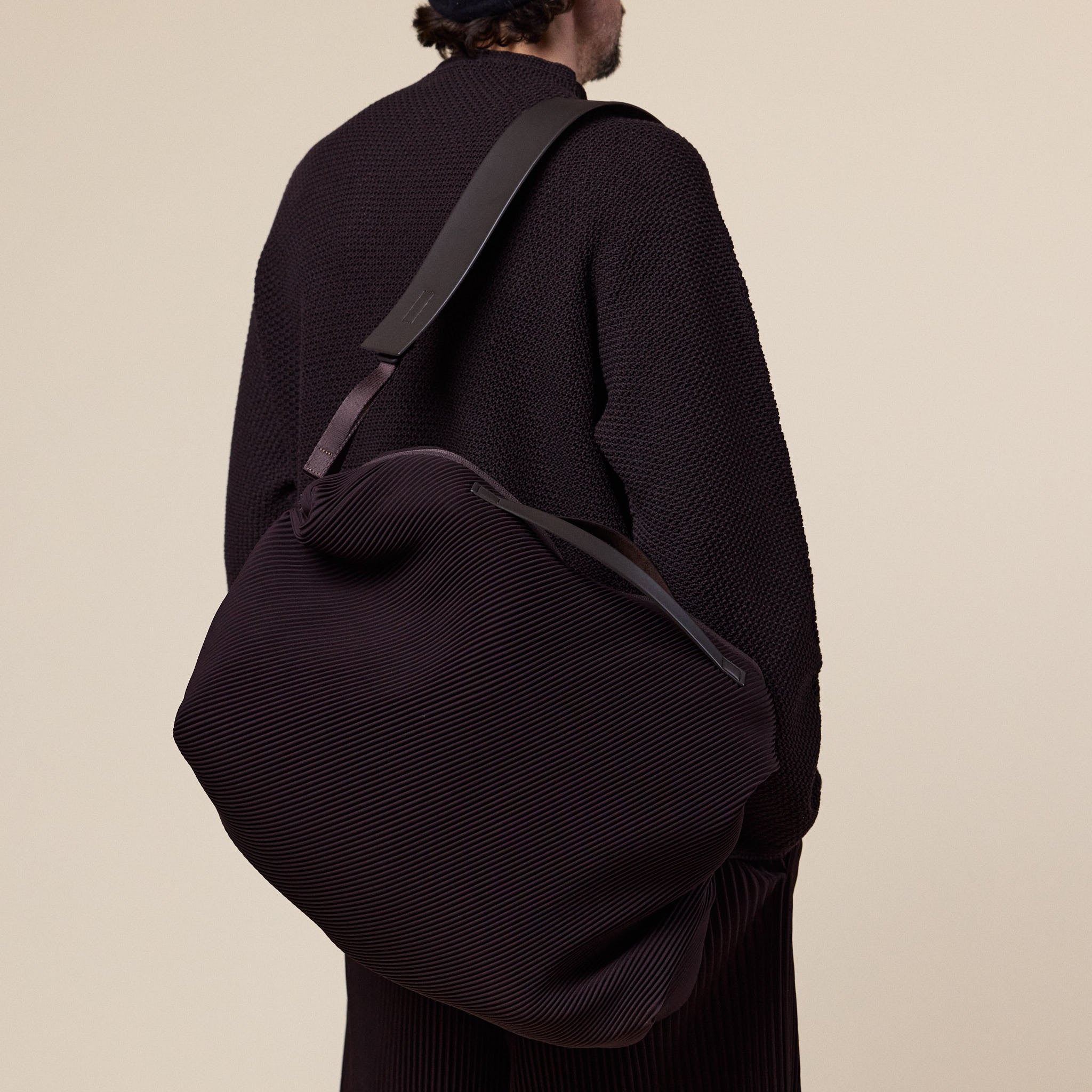 Homme Plissé Issey Miyake - Pleats Travel Bag - Aubergine Black