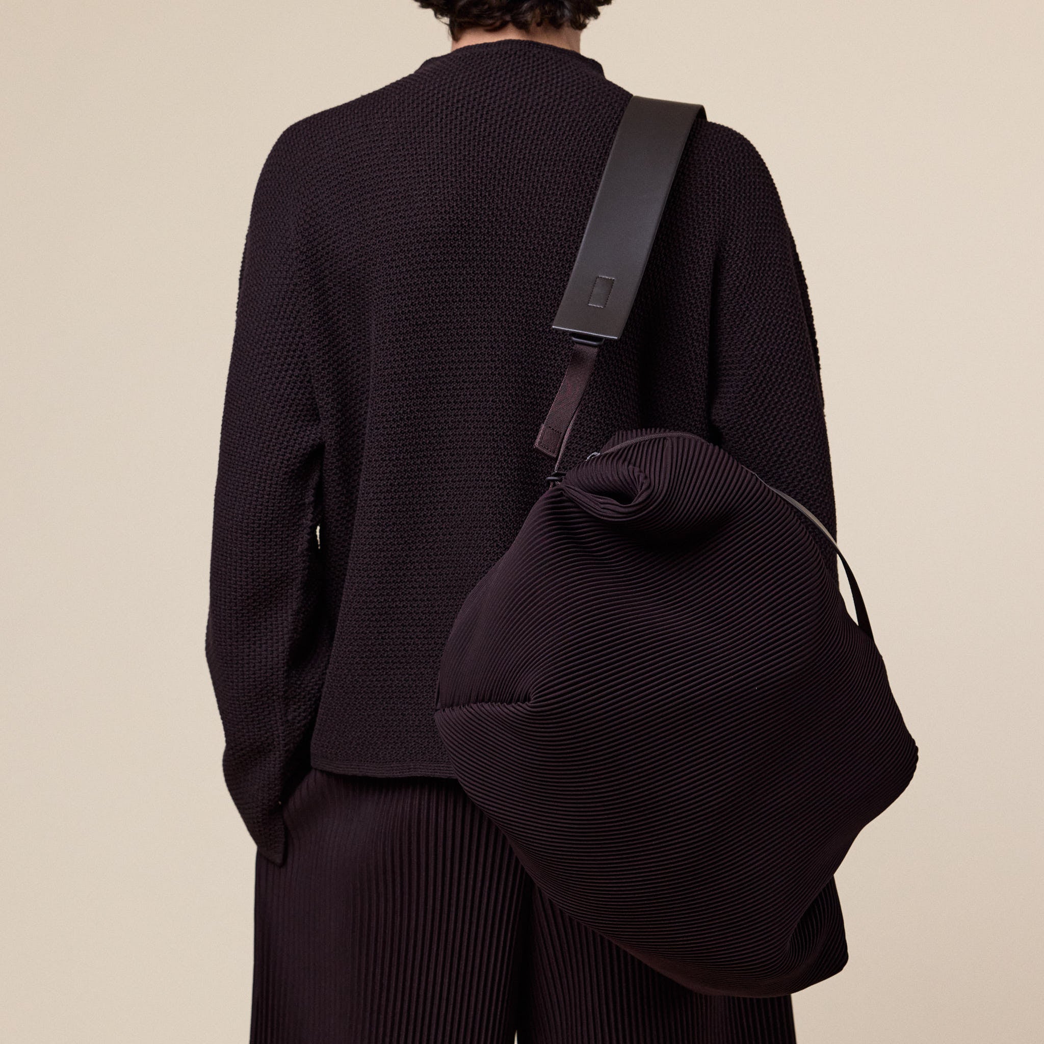 Homme Plissé Issey Miyake - Pleats Travel Bag - Aubergine Black