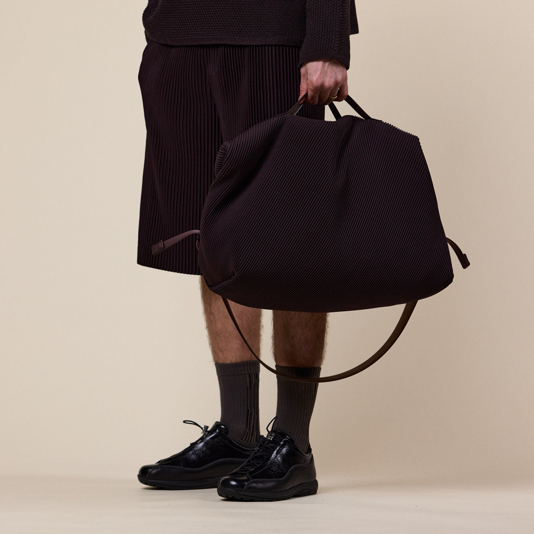 Homme Plissé Issey Miyake - Pleats Travel Bag - Aubergine Black
