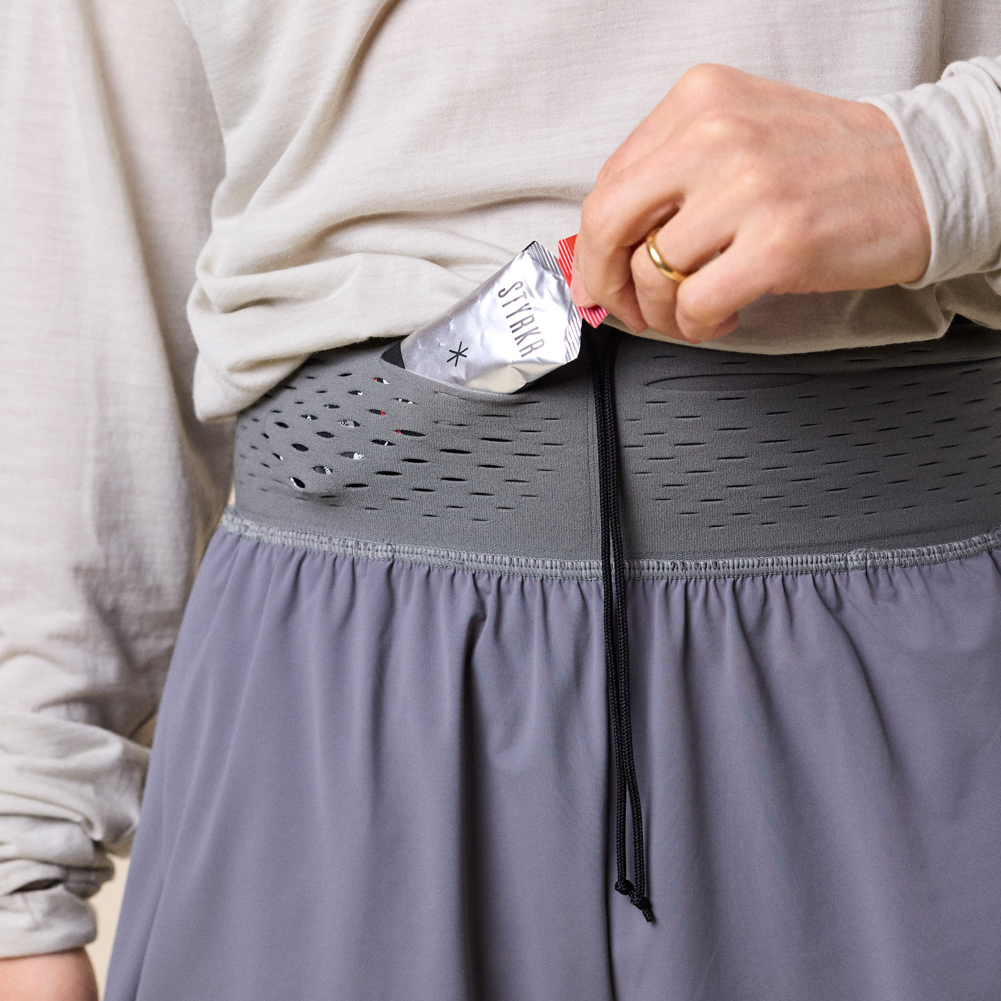 Gnuhr - Warp Short Long - Charcoal Grey