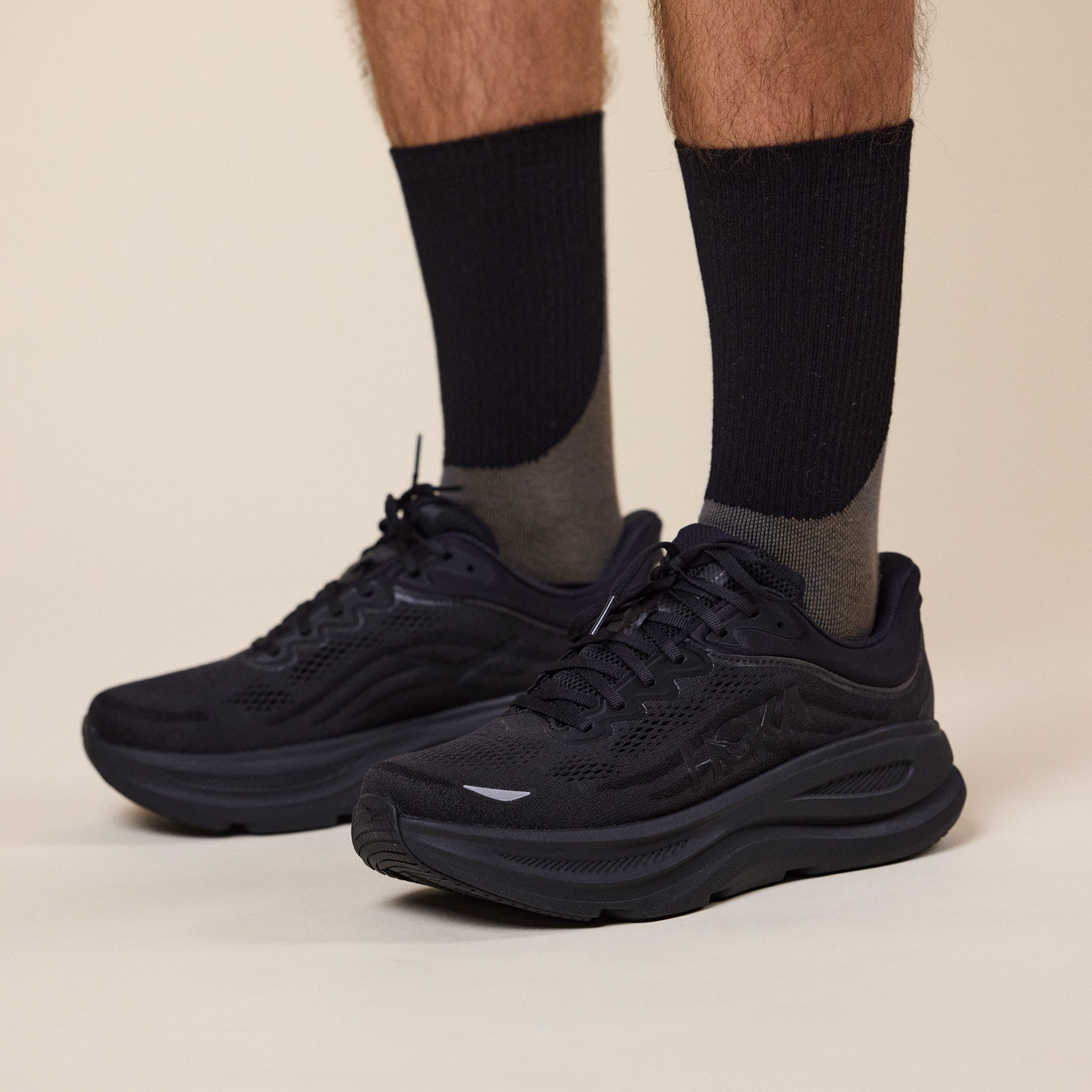 HOKA - Bondi 9 Running Trainer - Black / Black