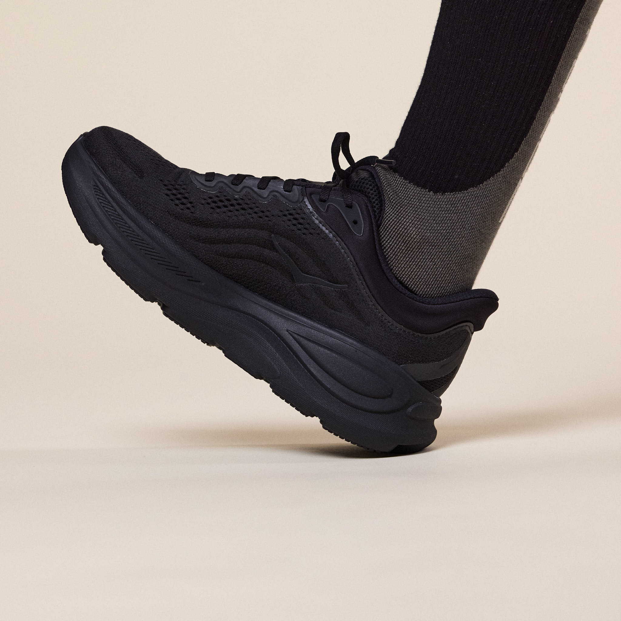 HOKA - Bondi 9 Running Trainer - Black / Black