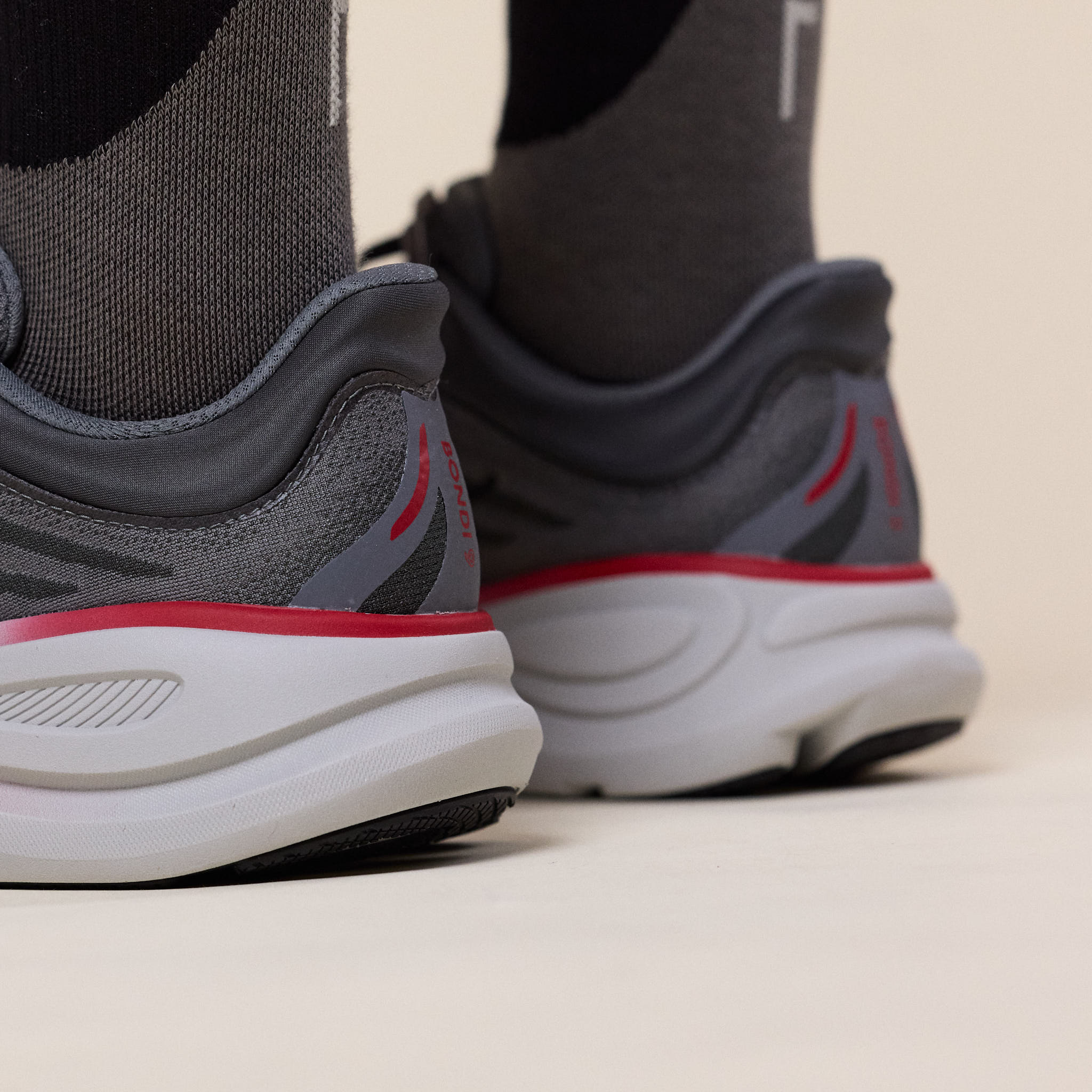 HOKA - Bondi 9 Running Trainer - Satellite Grey / Outer Orbit