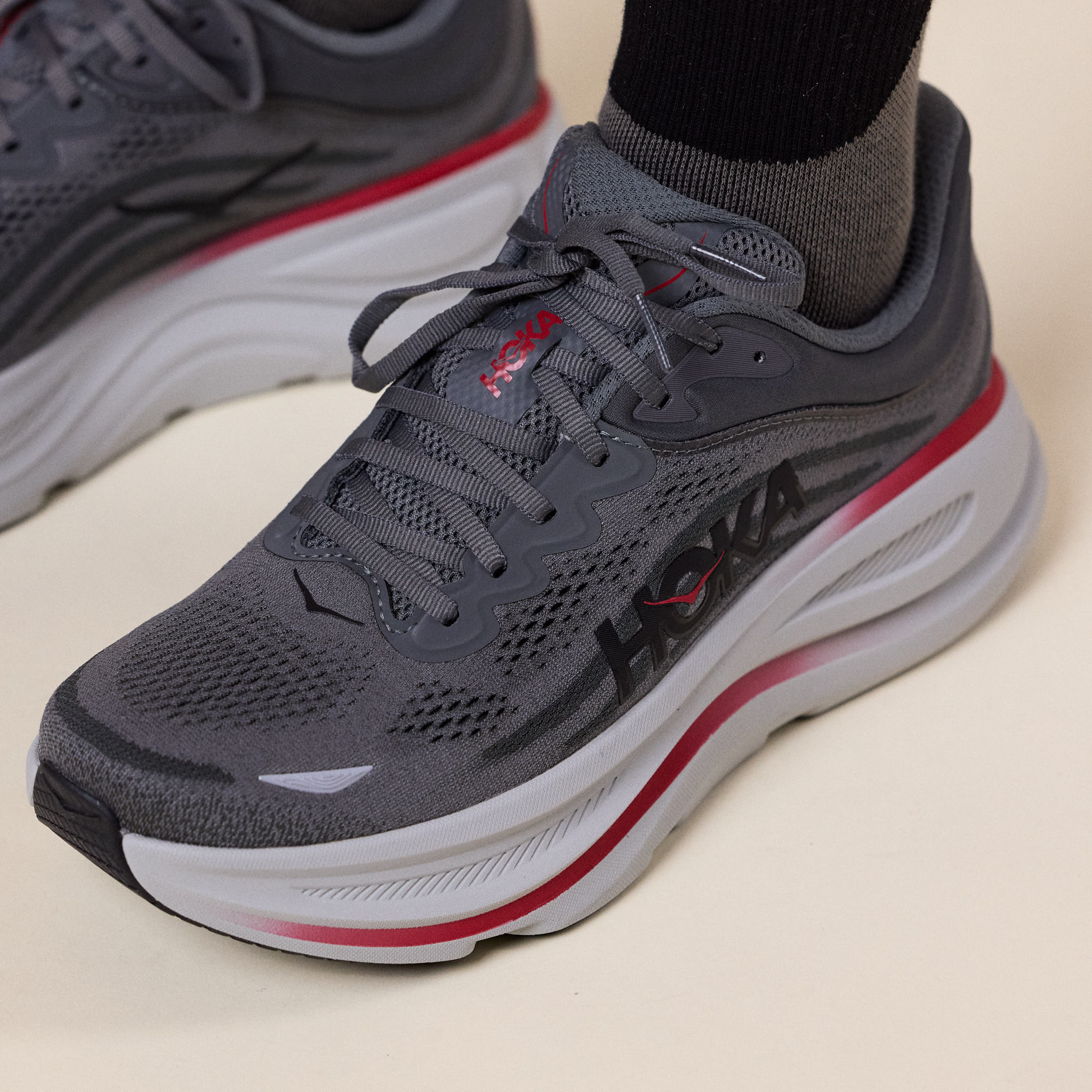 HOKA - Bondi 9 Running Trainer - Satellite Grey / Outer Orbit