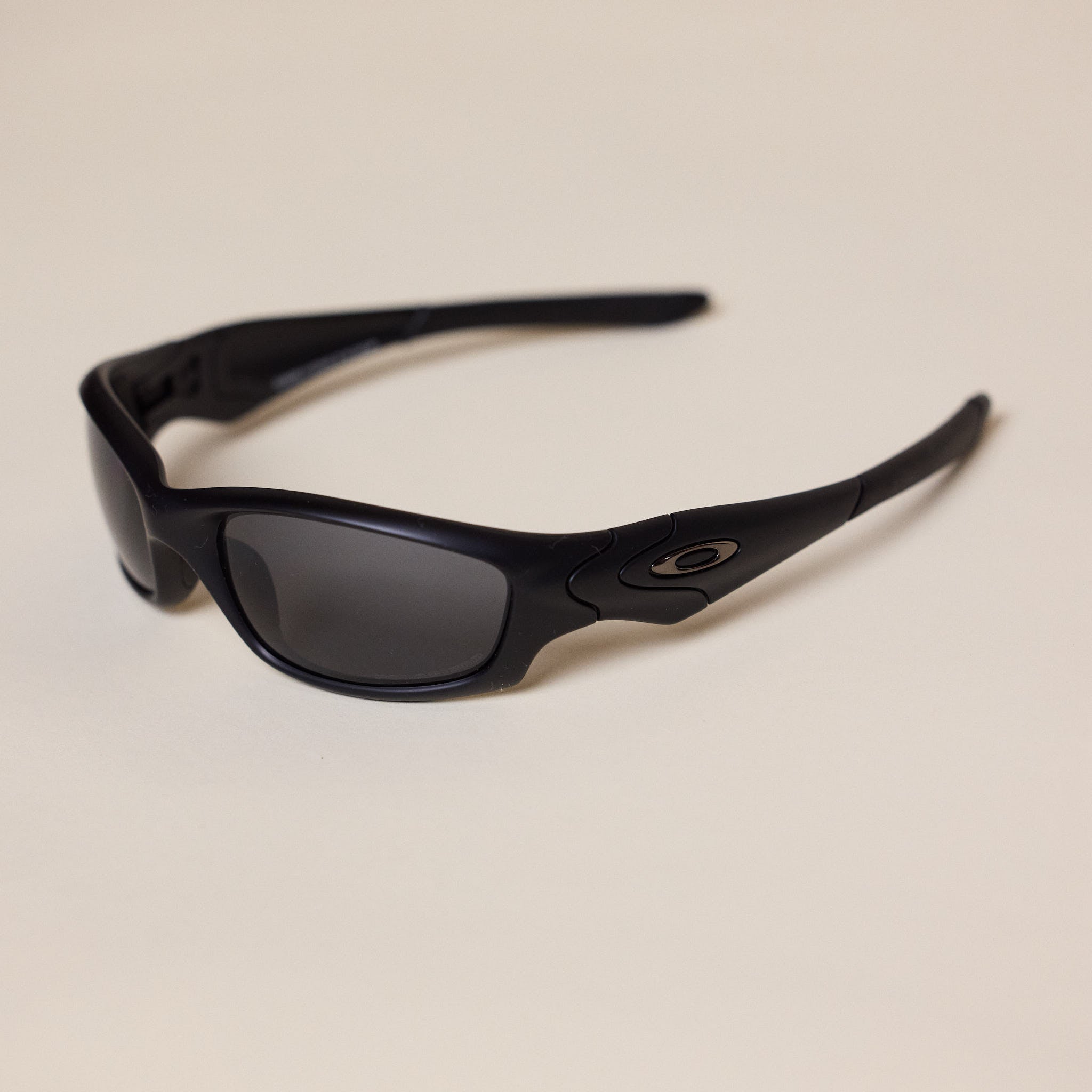 Oakley - Straight Jacket Sunglasses - Matte Black / Grey Polarized