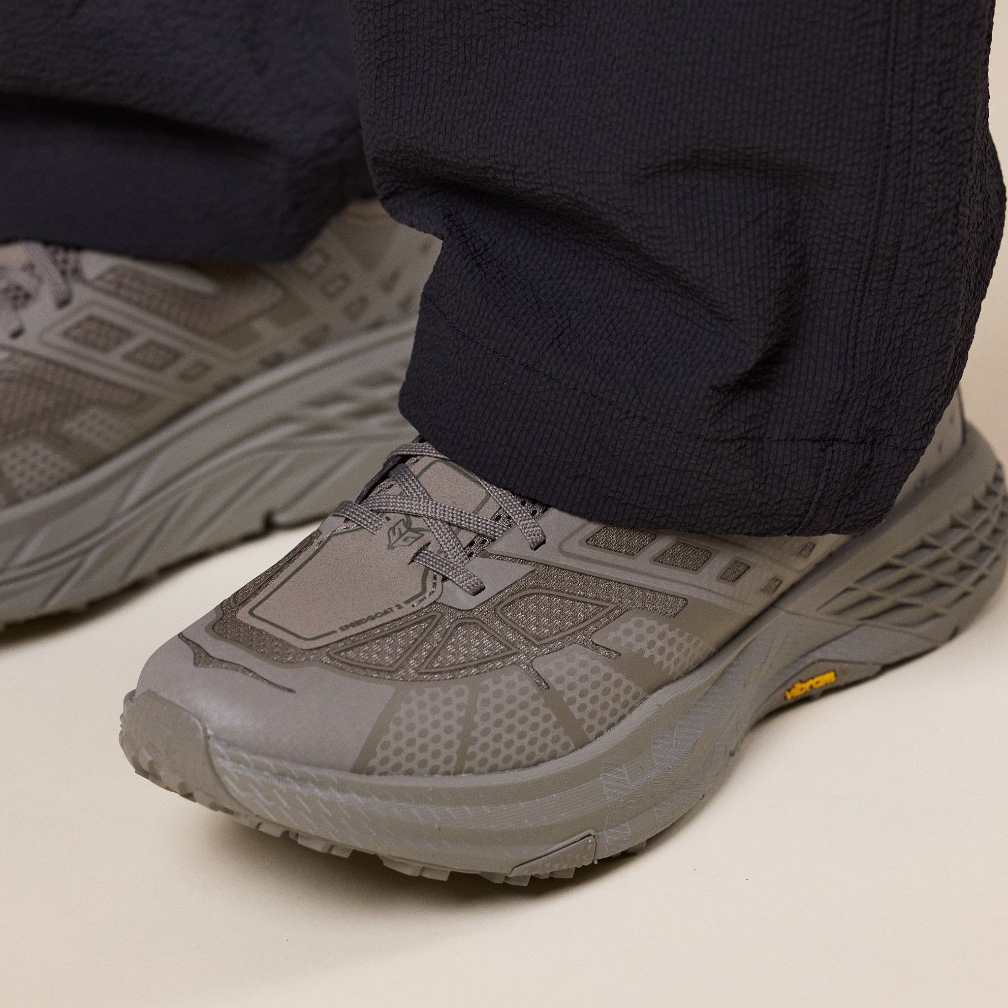 HOKA - U SPEEDGOAT 2 Stealth Tech - Light Roast / Dark Roast
