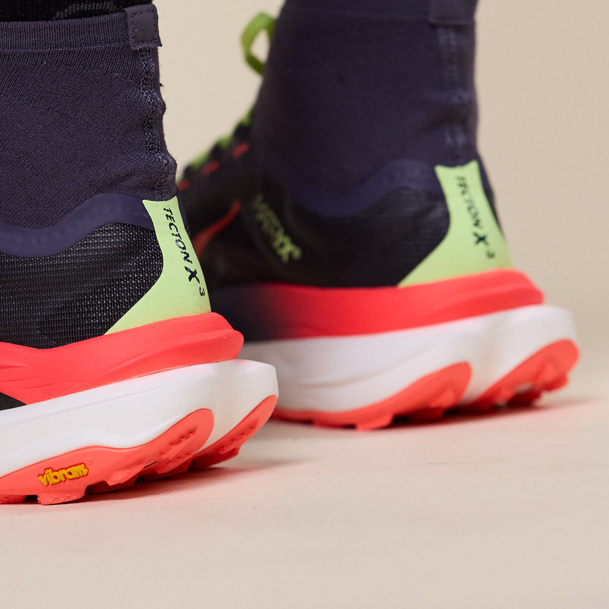 HOKA - Tecton X3 - Squid Ink / Neon Flame