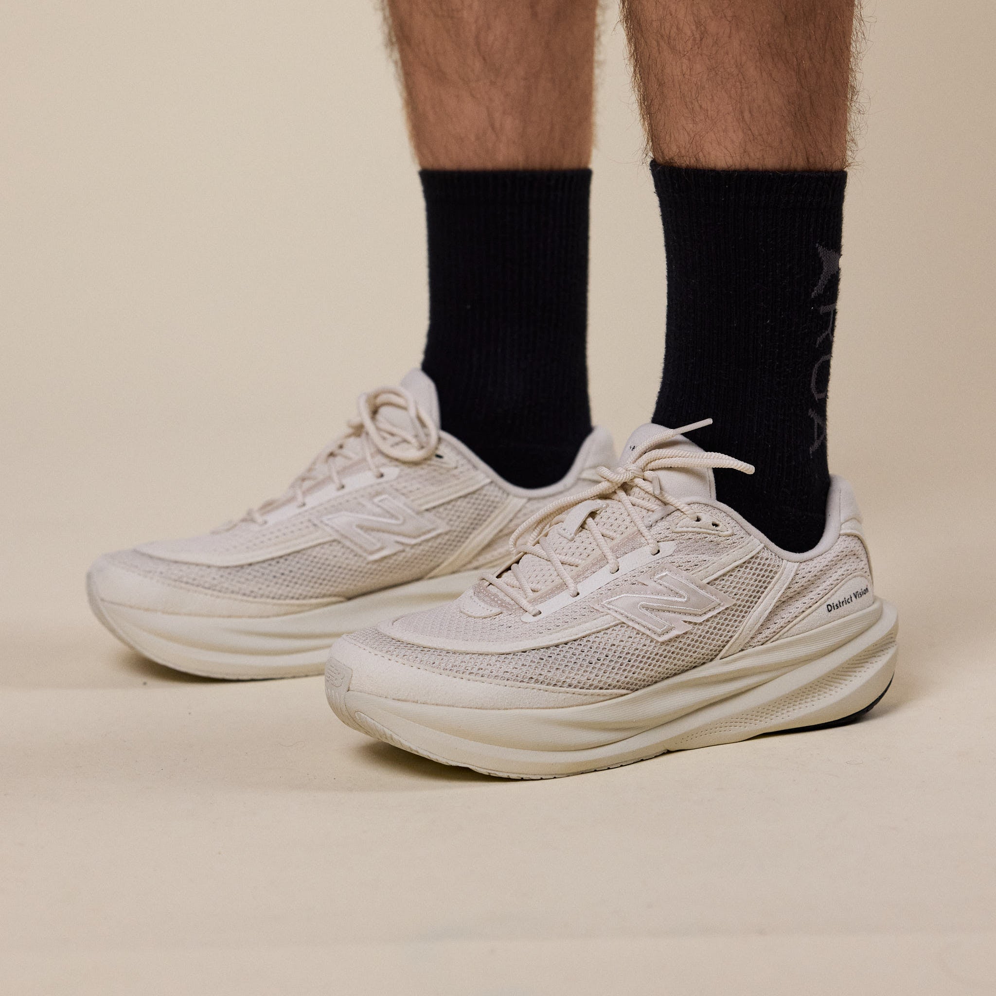 New Balance x District Vision - 1080v15 - Linen With Black